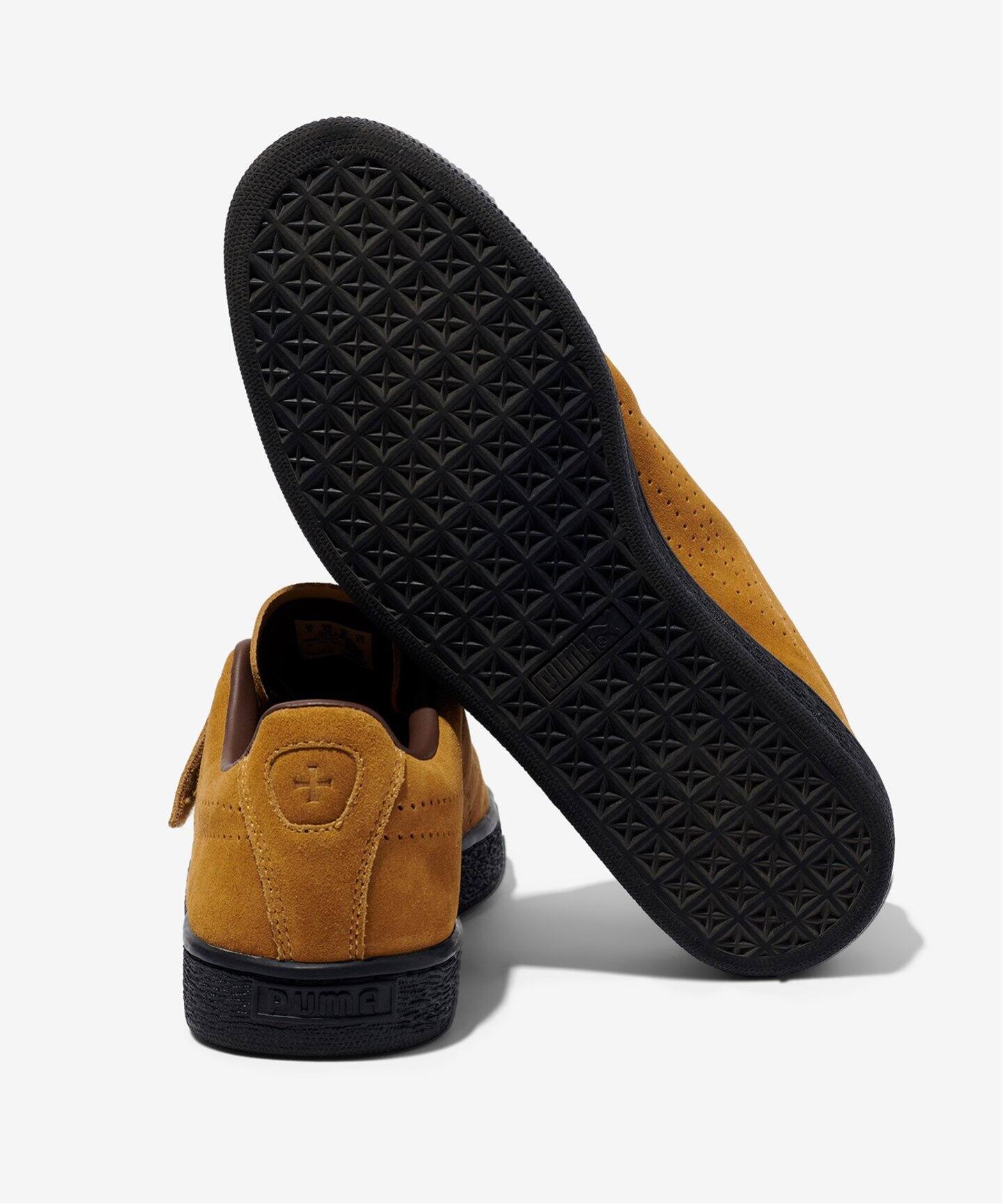 最終値下げ2回着用美品PUMA NOAHコラボスウェードブラウン26