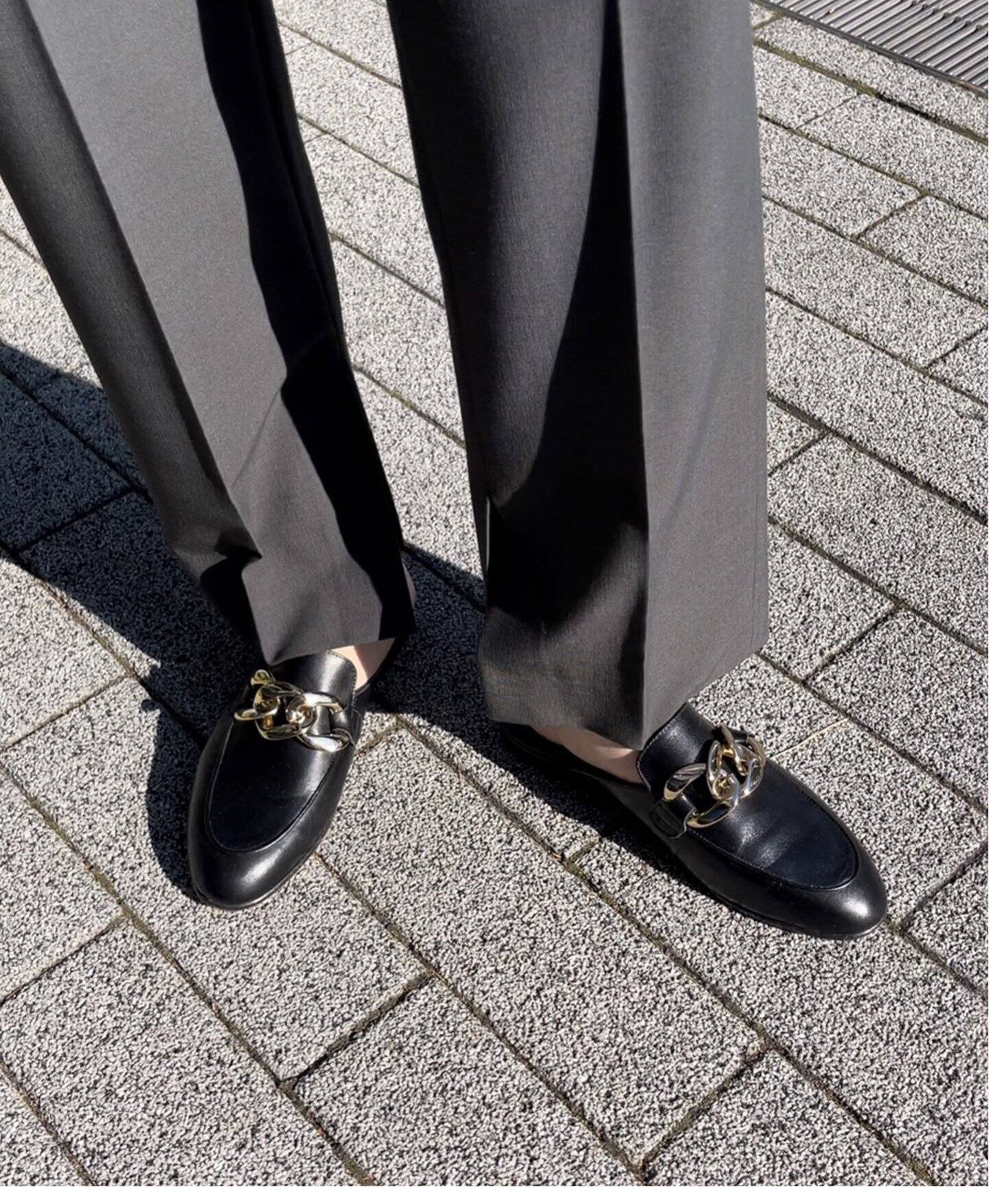 spickandspan CASTELLANO Tストラップローファーサンダル 賑わし