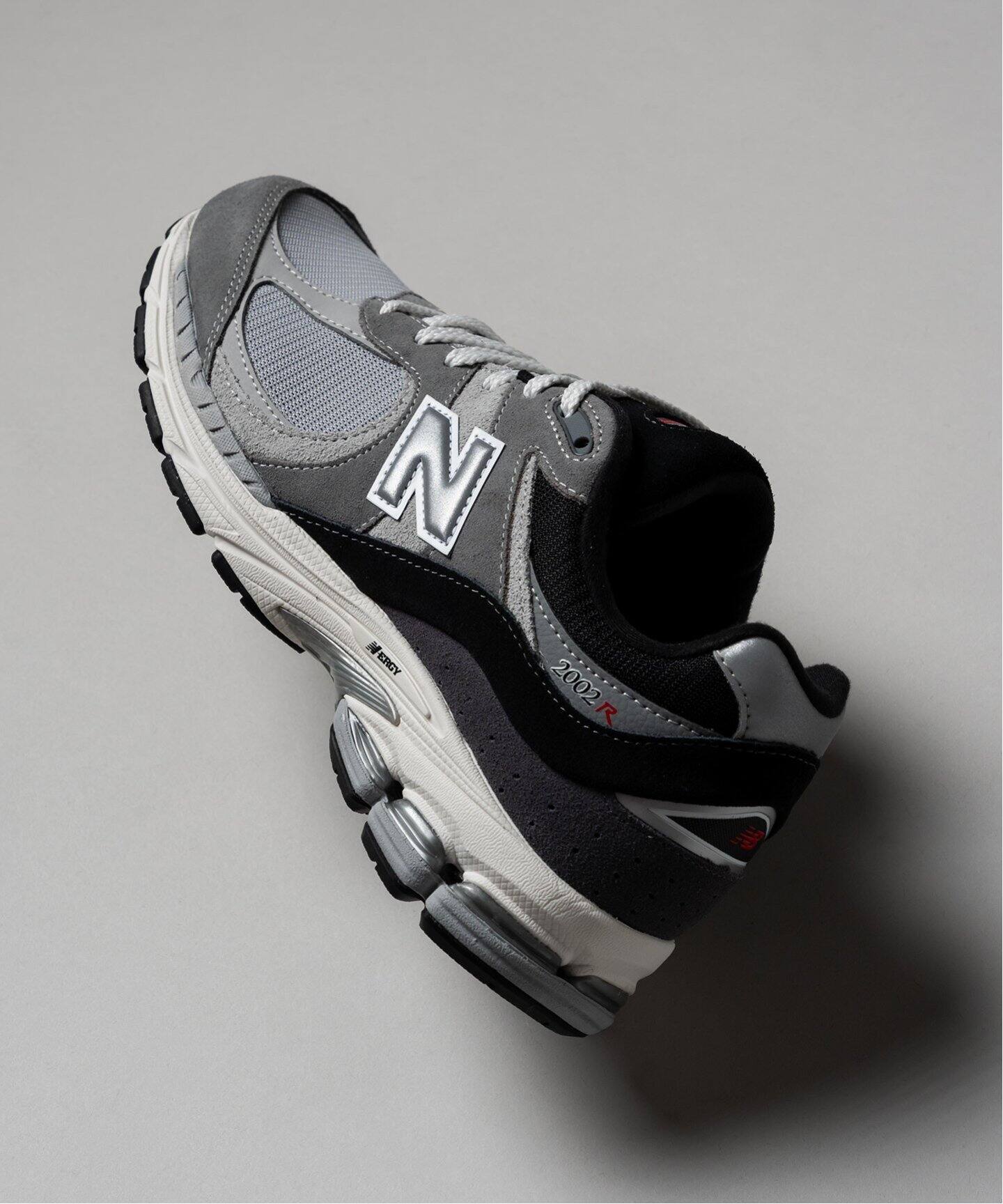 New Balance / ニューバランス】M2002RSG（スニーカー）｜EDIFICE  