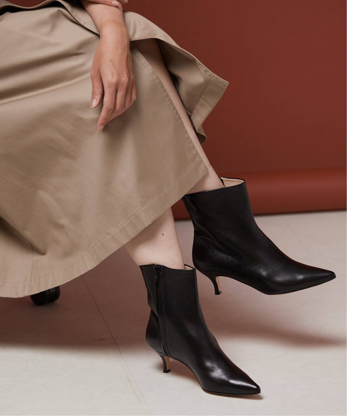 NEBULONI E. /ネブローニ】ポインテッドショートブーツ（ブーティ  