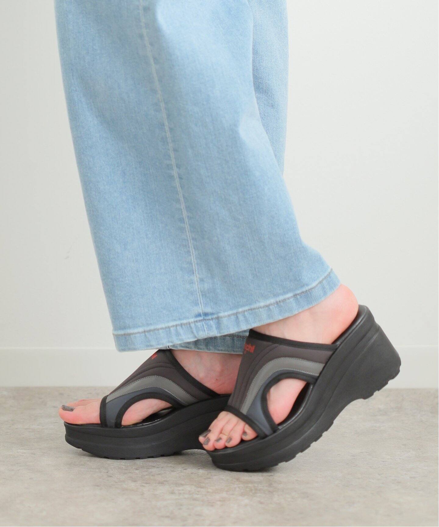 MSCHF/ミスチーフ】 EMBOSSED MULTI-PANEL SLIDES:サンダル（サンダル  