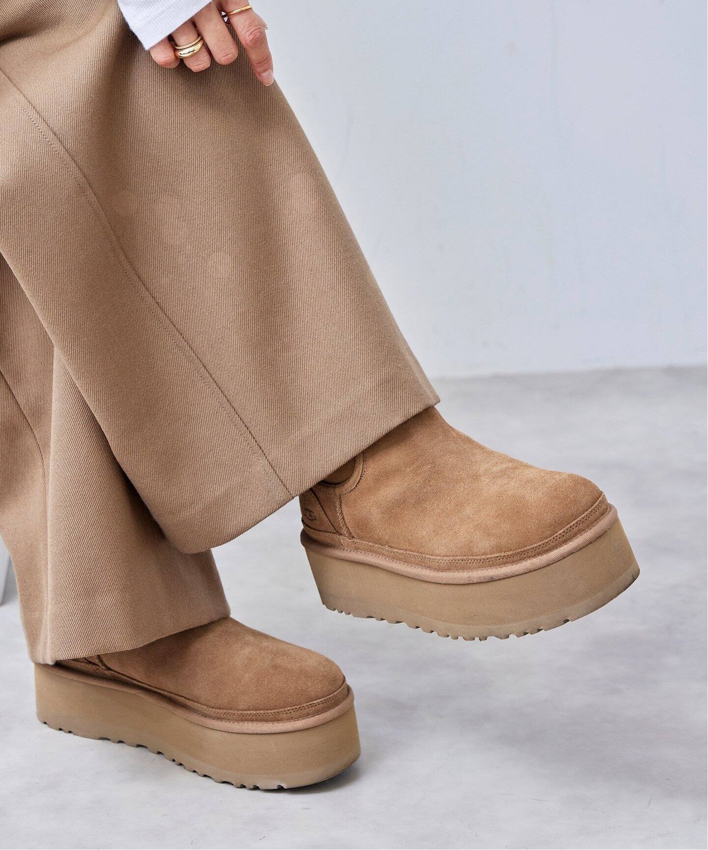 UGG / アグ】 Platform Chelsea Boots（ブーティ・ショートブーツ  