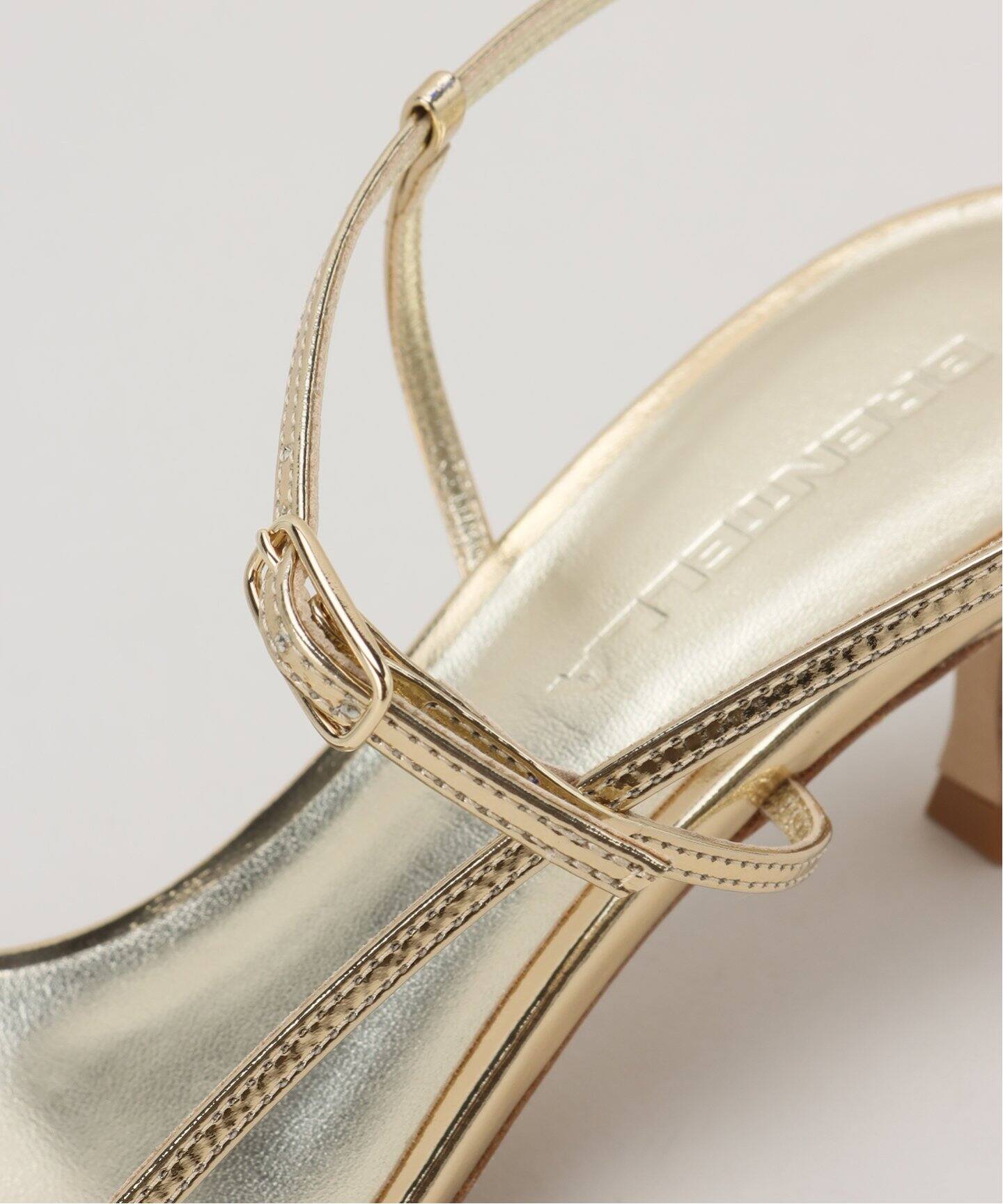 BRENTELLA/ブレンテッラ】GOLD STRAP サンダル(5.5cm)（サンダル 