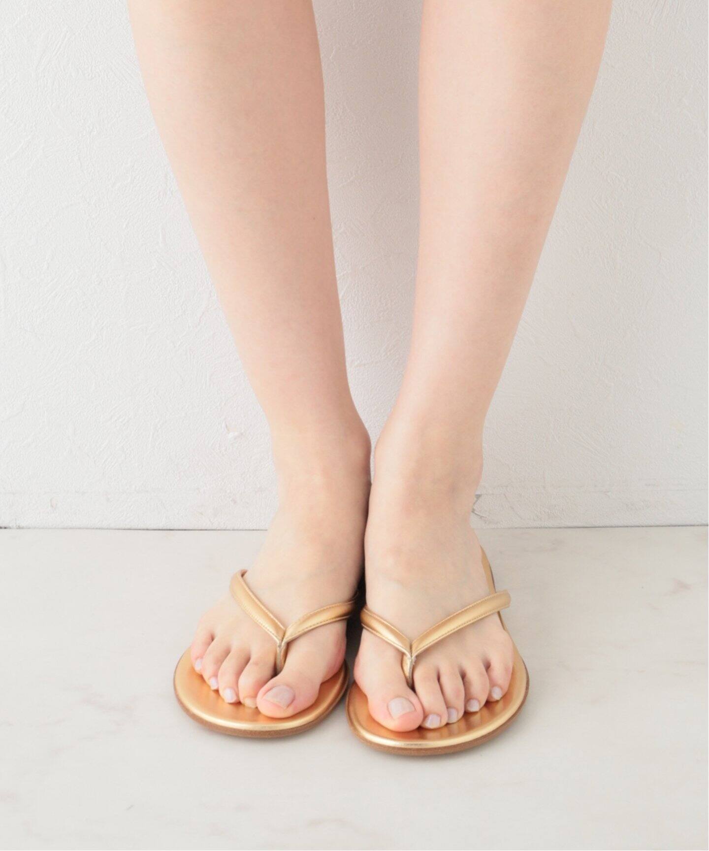 GIANVITO ROSSI/ジャンヴィト ロッシ】GOLD FLAT サンダル（サンダル 