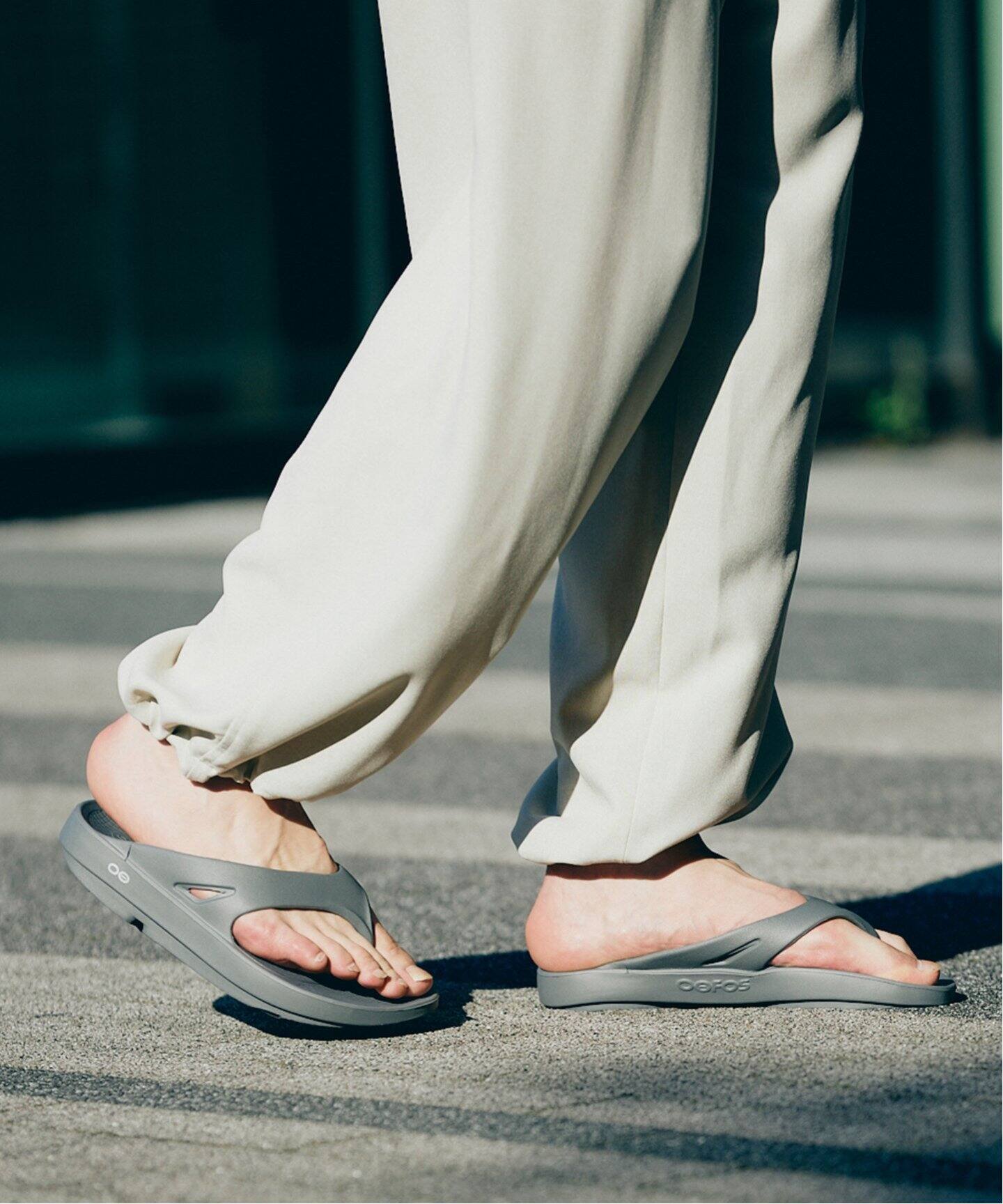 OOFOS/ウーフォス OOmega ウーメガ リカバリーサンダル 22cm OOFOS（ウーフォス） OOFOS OOmega ウーメガ サンダル  厚底 OOmega OOFOS ウーフォス　oofos 22cm