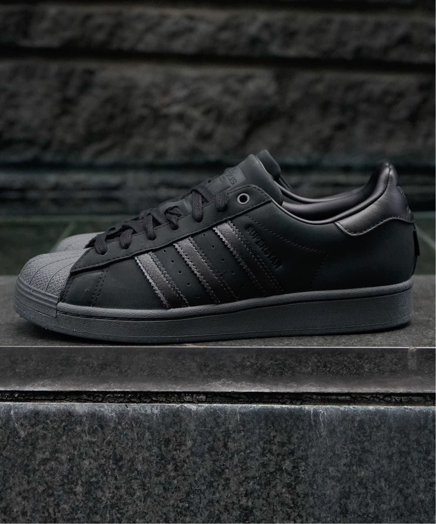 adidas SUPERSTAR 黒 スニーカー 25.0