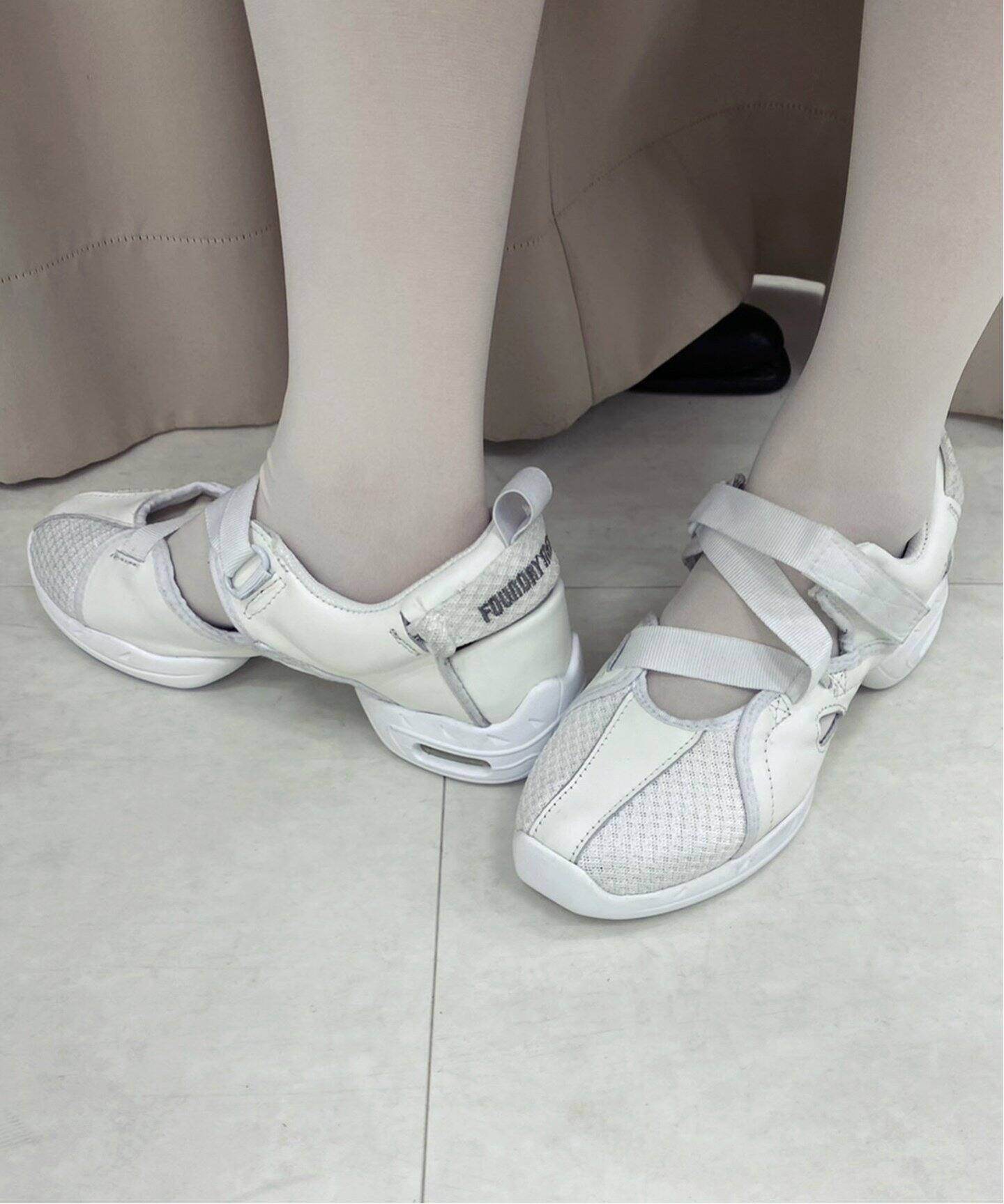 Foundry Mews / ファウンドリー ミューズ】white canvas shoes（その他 