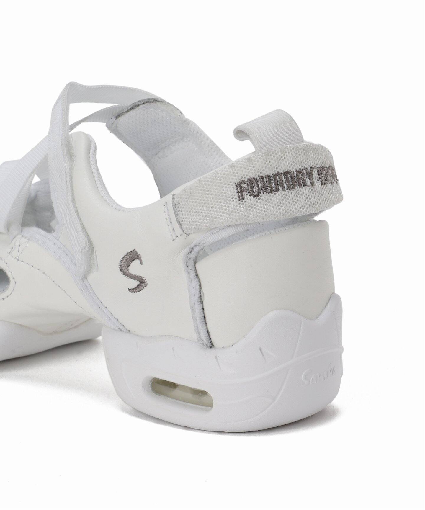 Foundry Mews / ファウンドリー ミューズ】white canvas shoes（その他 