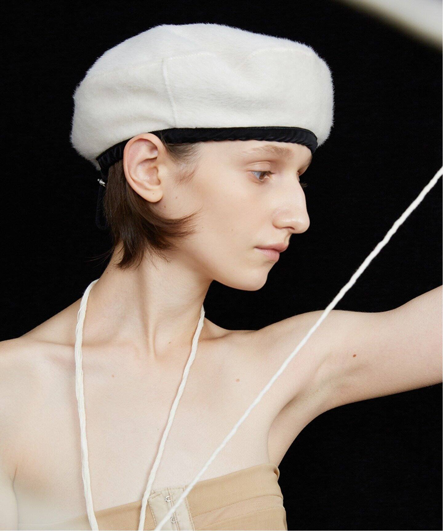 Awesome needs ハンチングホワイト