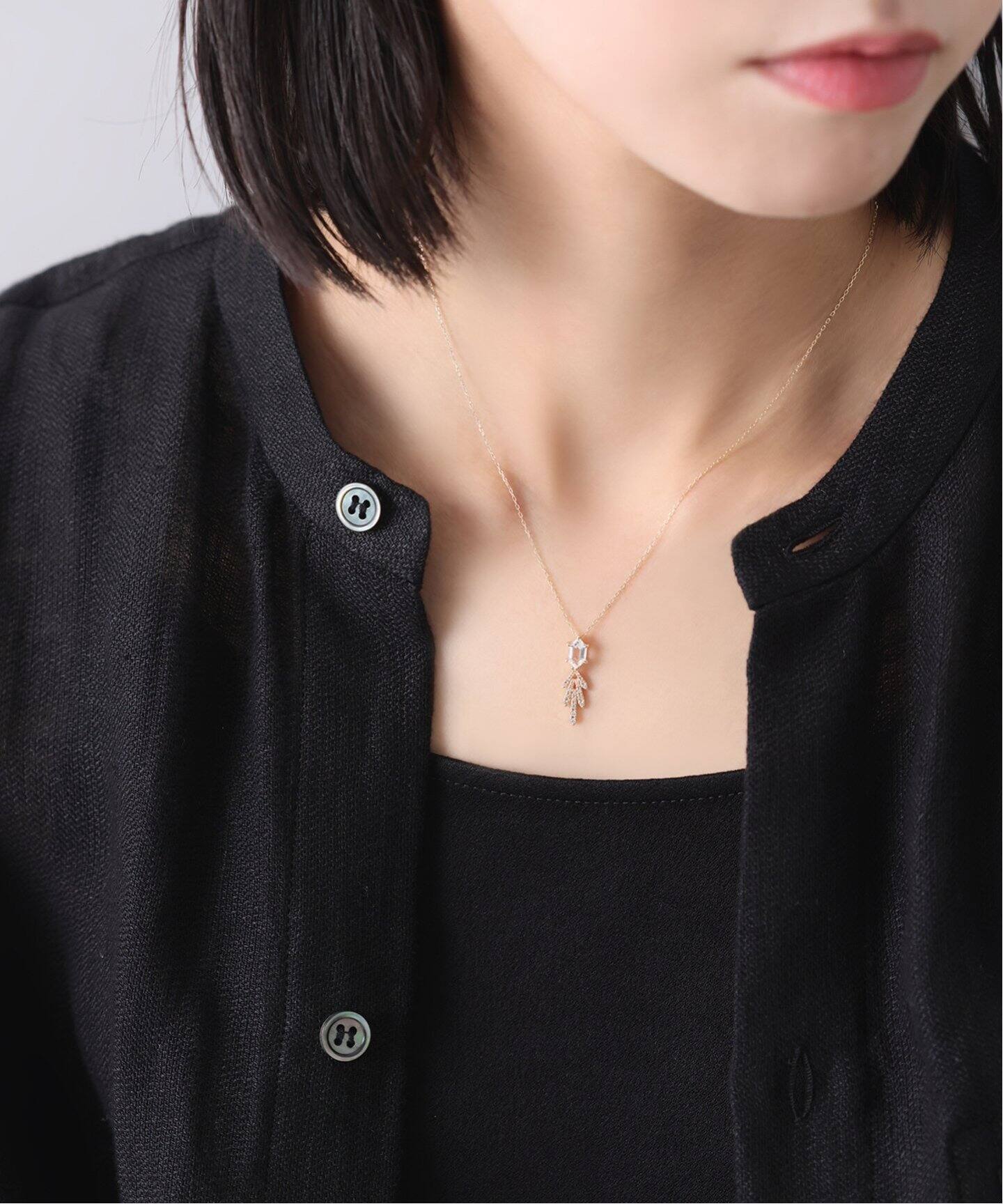 ヘキサゴン*ダイヤarrowモチーフネックレス K10（ネックレス）｜Lilas 