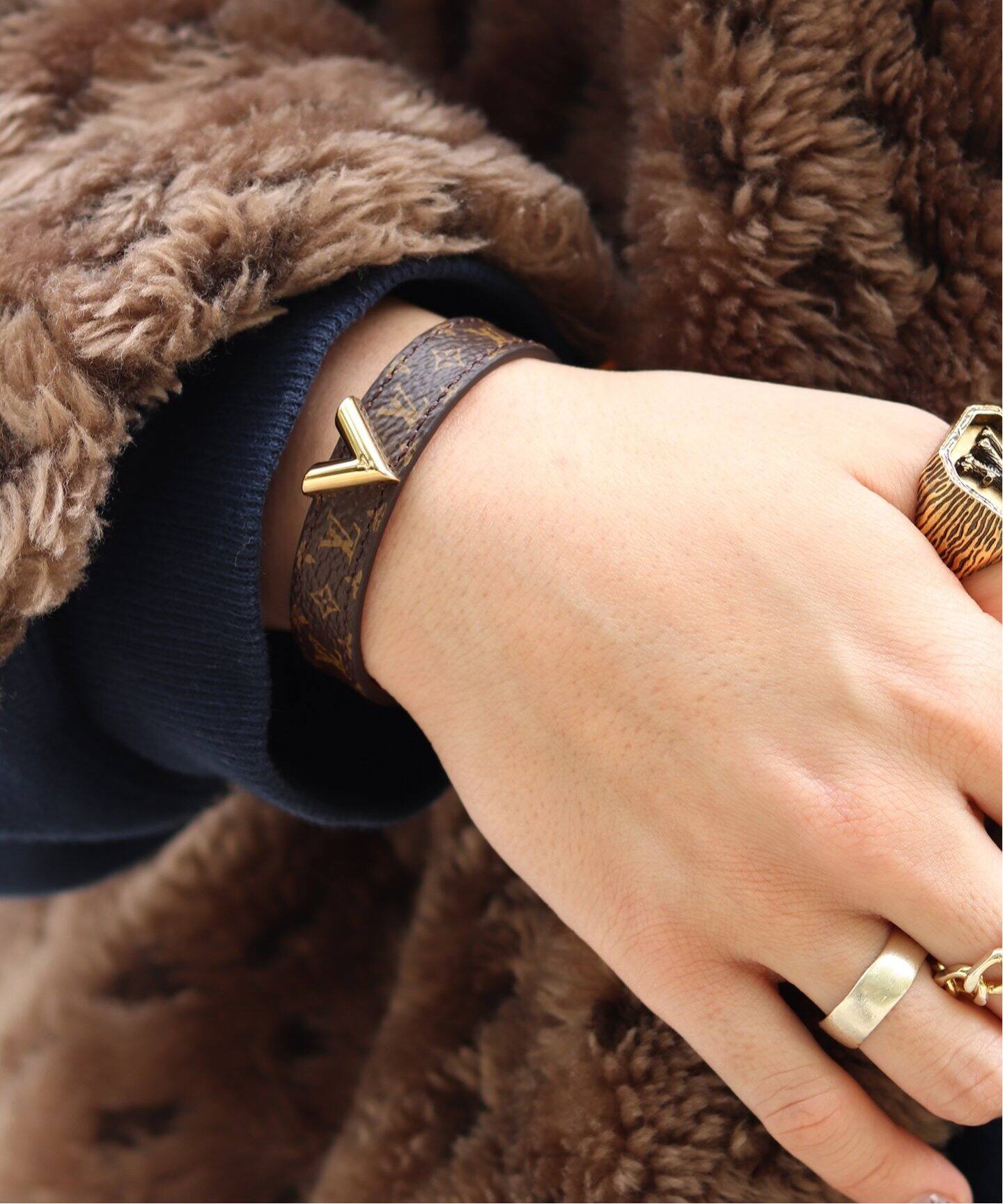 VINTAGE LOUIS VUITTON/ルイ・ヴィトン】Essencial V Bracelet 