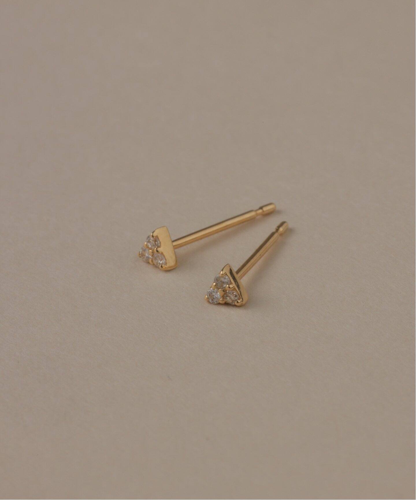 プチトライアングルダイヤピアス K18（両耳）（ピアス（両耳用 