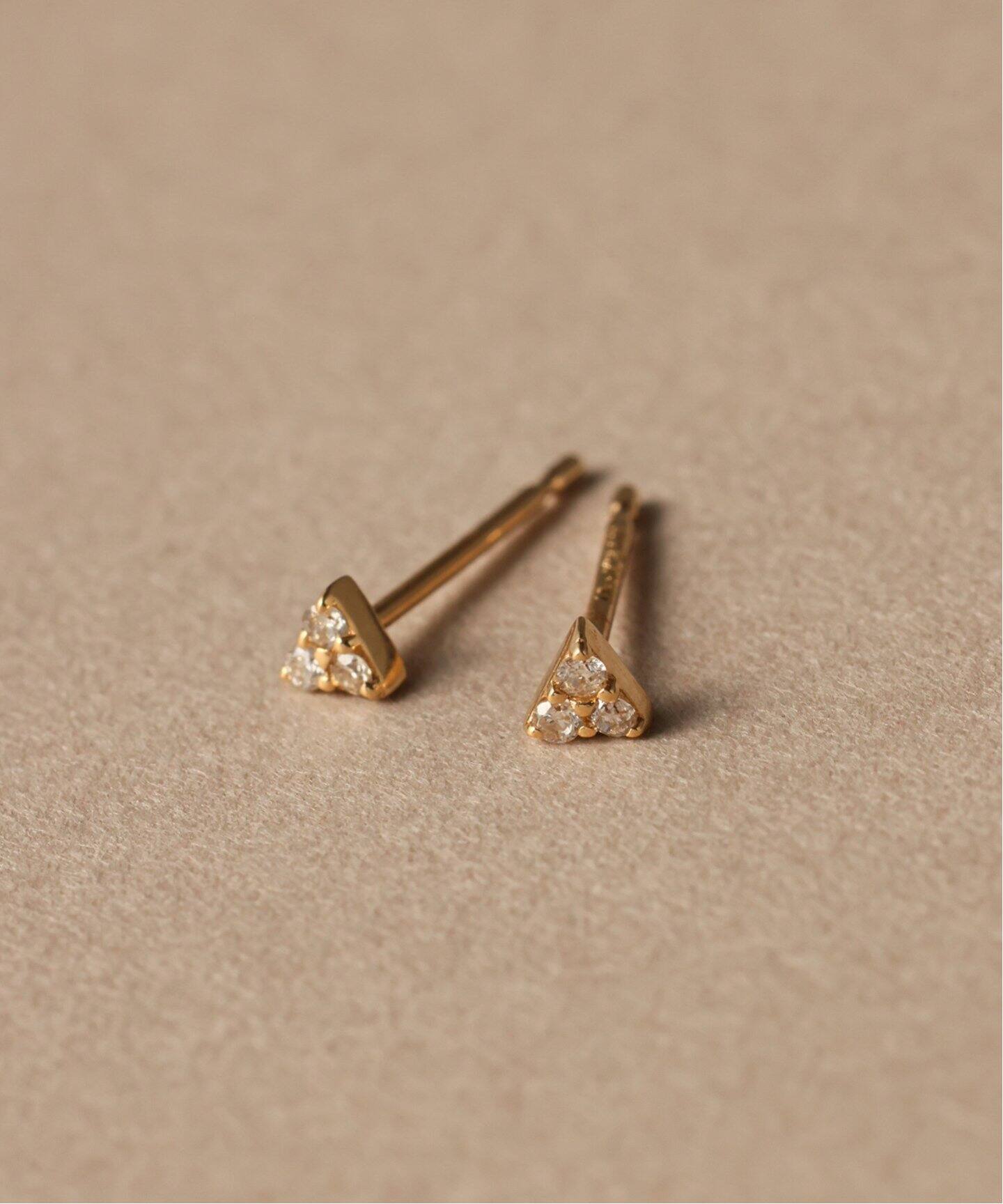 プチトライアングルダイヤピアス K18（両耳）（ピアス（両耳用  