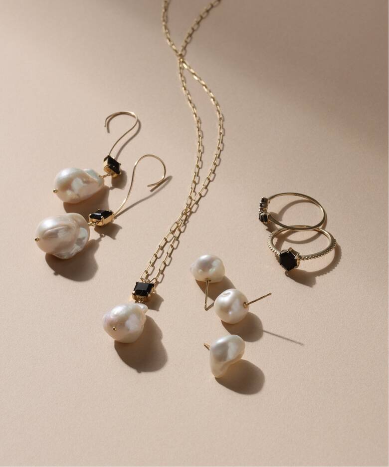 オイスターパール*オニキスピアス K10（両耳）（ピアス（両耳用  