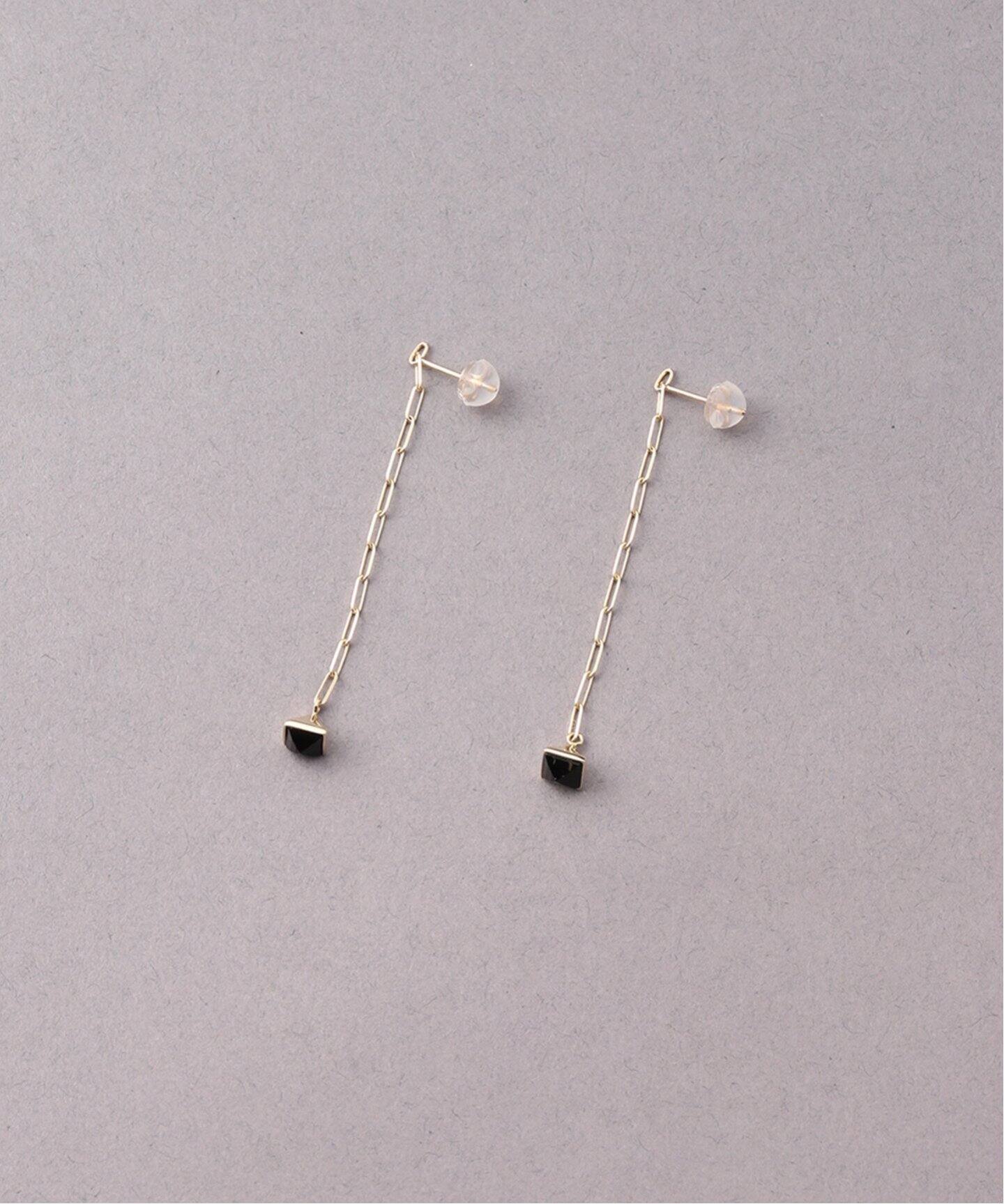 オニキスピラミッドモチーフチェーンピアス K10（両耳）（ピアス（両耳 
