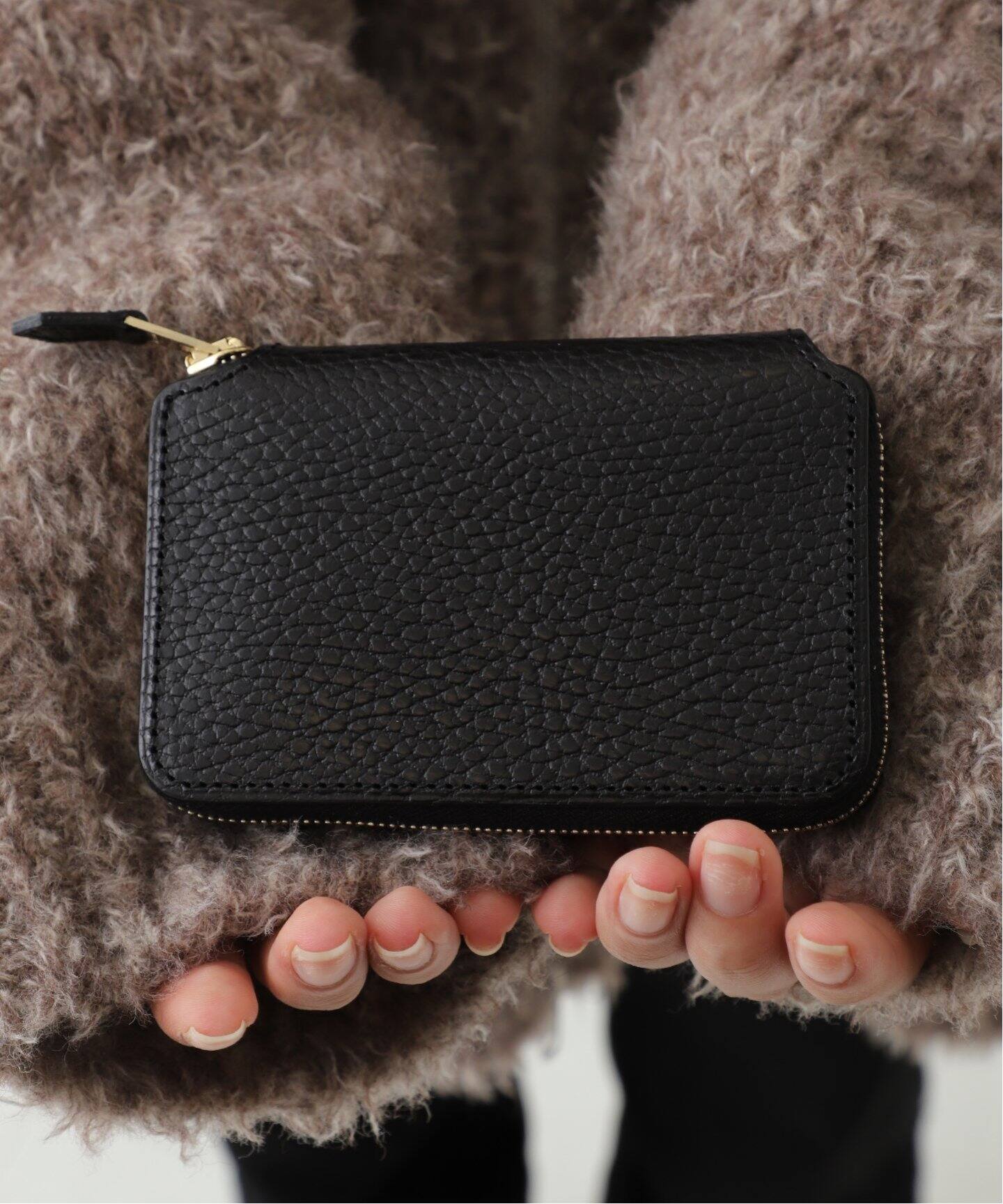 フットザコーチャーの革長財布 絞めれ 