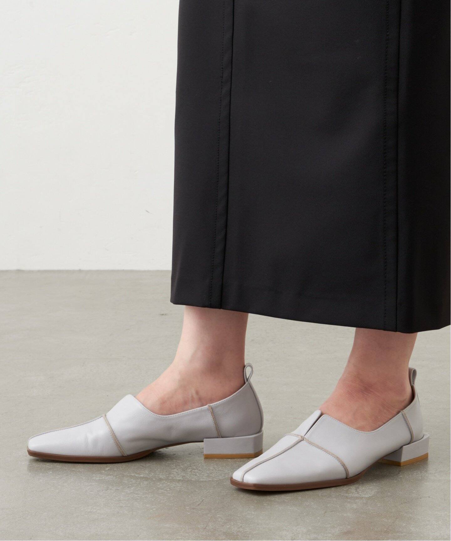 GRISEレザースクエアクロスシームアンクルフラット（フラットシューズ  