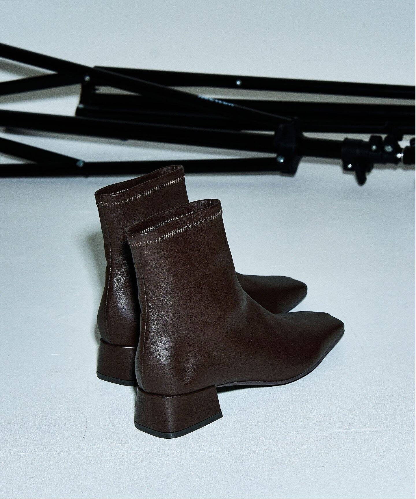GRISE3.5cmレザースクエアストレッチショートブーツ（ブーティ 