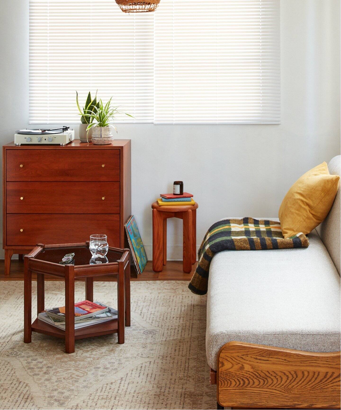 BROOKS HEXAGON TABLE ブラックガラス ブルックスヘキサゴン（テーブル  