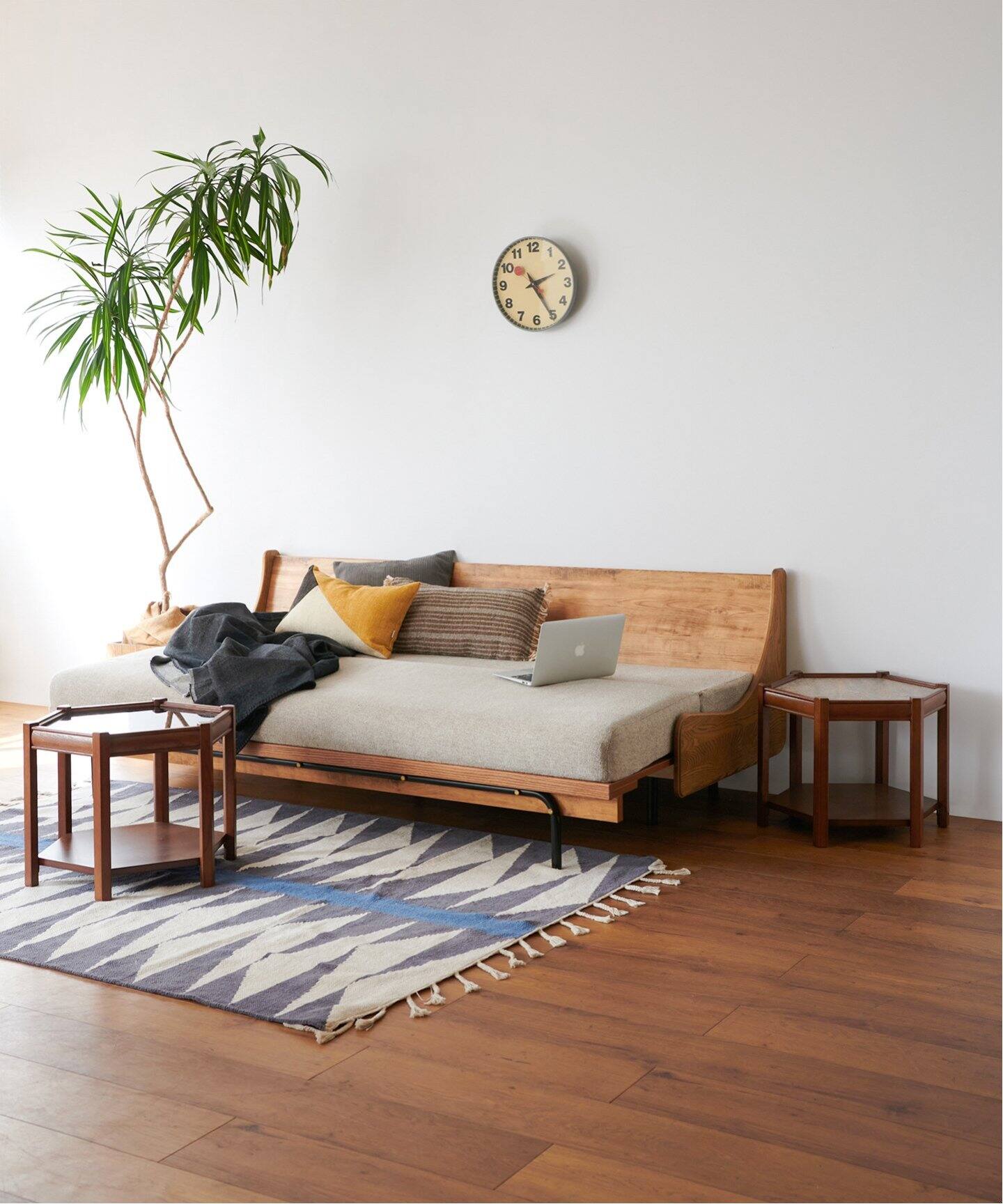 中型商品》BROOKS HEXAGON TABLE ブラックガラス ブルックスヘキサゴン  