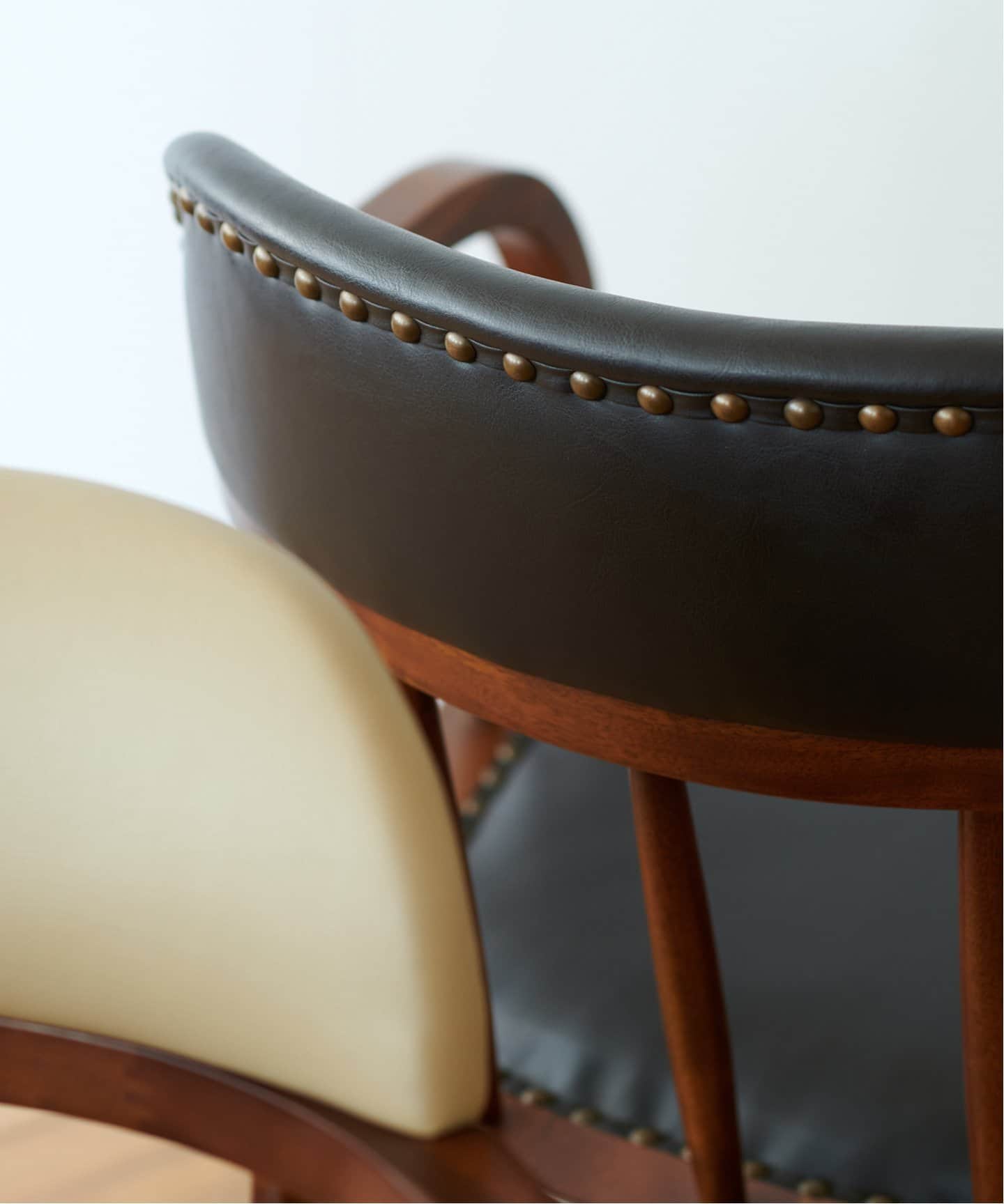 大型商品》OAKS ARM CHAIR_PVC BK オークスアームチェア（チェア