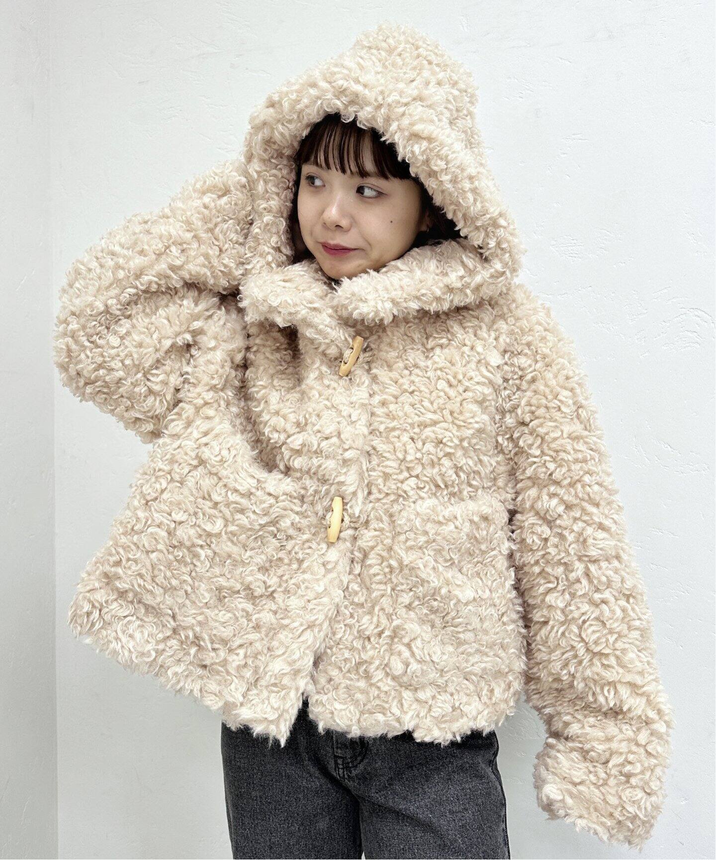 カールフェイクファーショートダッフル（ダッフルコート）｜U by  