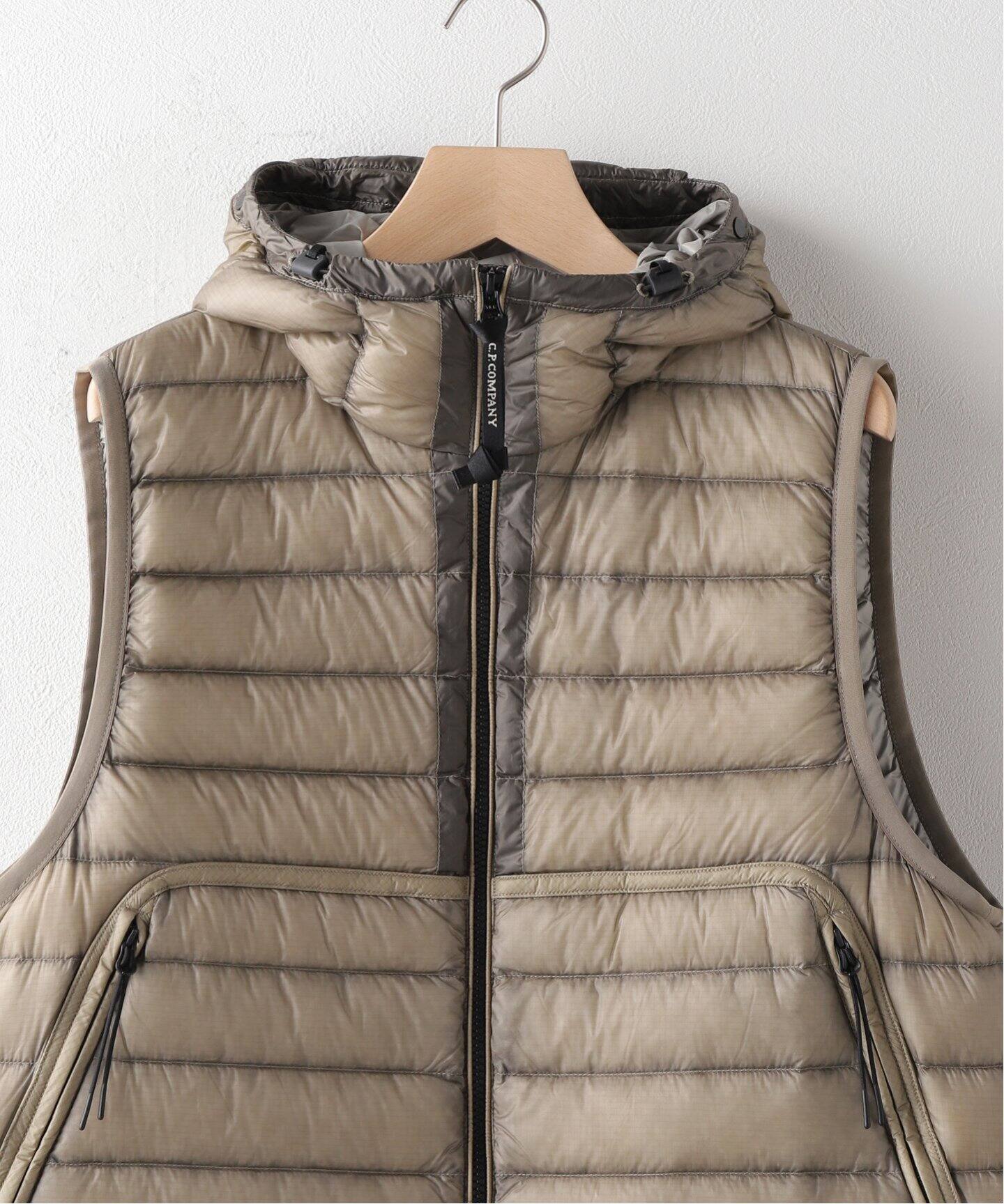 C.P. Company / シーピーカンパニー】OUTERWEAR VEST IN DD SHELL 