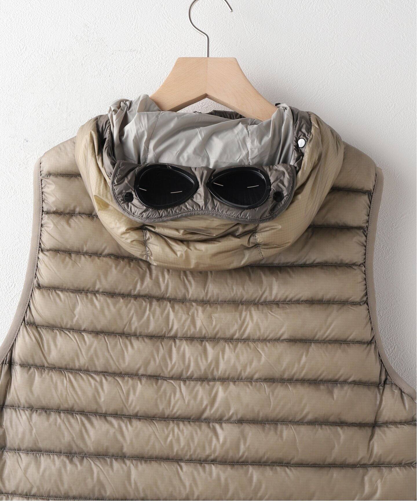 C.P. Company D.D. Shell ダウンベスト ベージュ CP Company Men's D.D. Shell Hooded Medium Down Jacket Beige