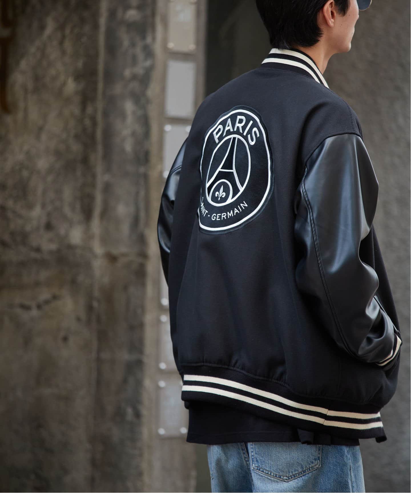 PARISパリ・サンジェルマン　ロゴ ダウンベスト ブラックリバーシブルS JORDAN BRAND AS M J PSG PUFFER VEST BLACK/BLACK/METALLIC