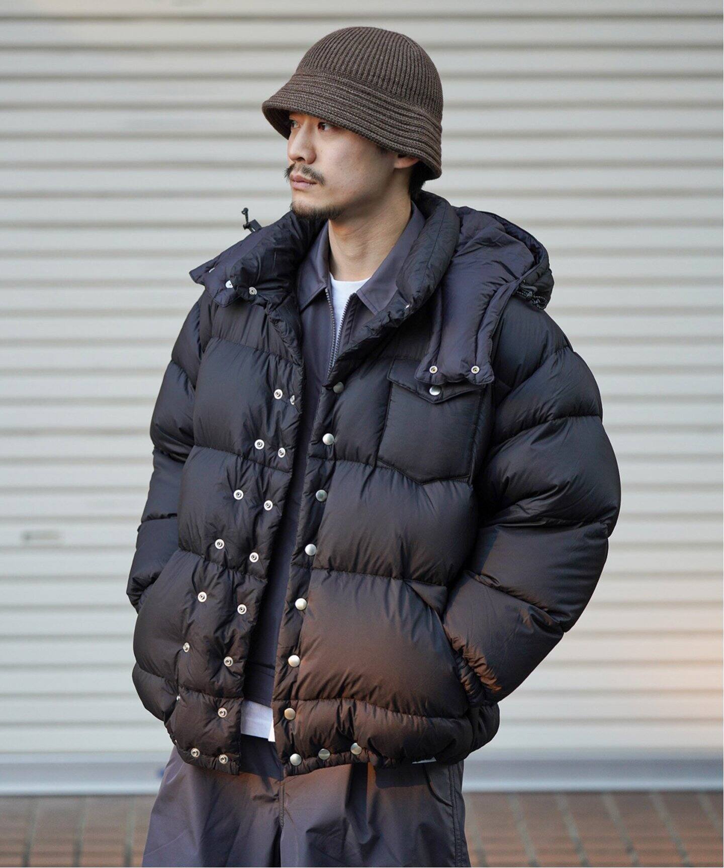 is-ness × NANGA / イズネス × ナンガ】HOODED DOWN PUFFER JACKET 