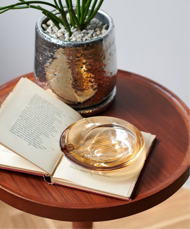 昭和レトロ ホクセイ アルミ高級灰皿【通販/エンジ色/赤・金/アルマイト】山口陶器店20051601 ＜ 【山口陶器店】縁起置物やアニメ子供食器、切り出し七輪の通販に  雑草用灰皿 中国真鍮の彫刻された美しい彫刻の灰皿像のホテルのバーの灰皿の家具の家具の記事の記事の ... 灰皿 卓上 北欧スタイル 宇宙飛行士 セラミック材料 はいざら ユニーク おしゃれ 密閉 大容量 洗いやすい ポータブル灰皿 置き物