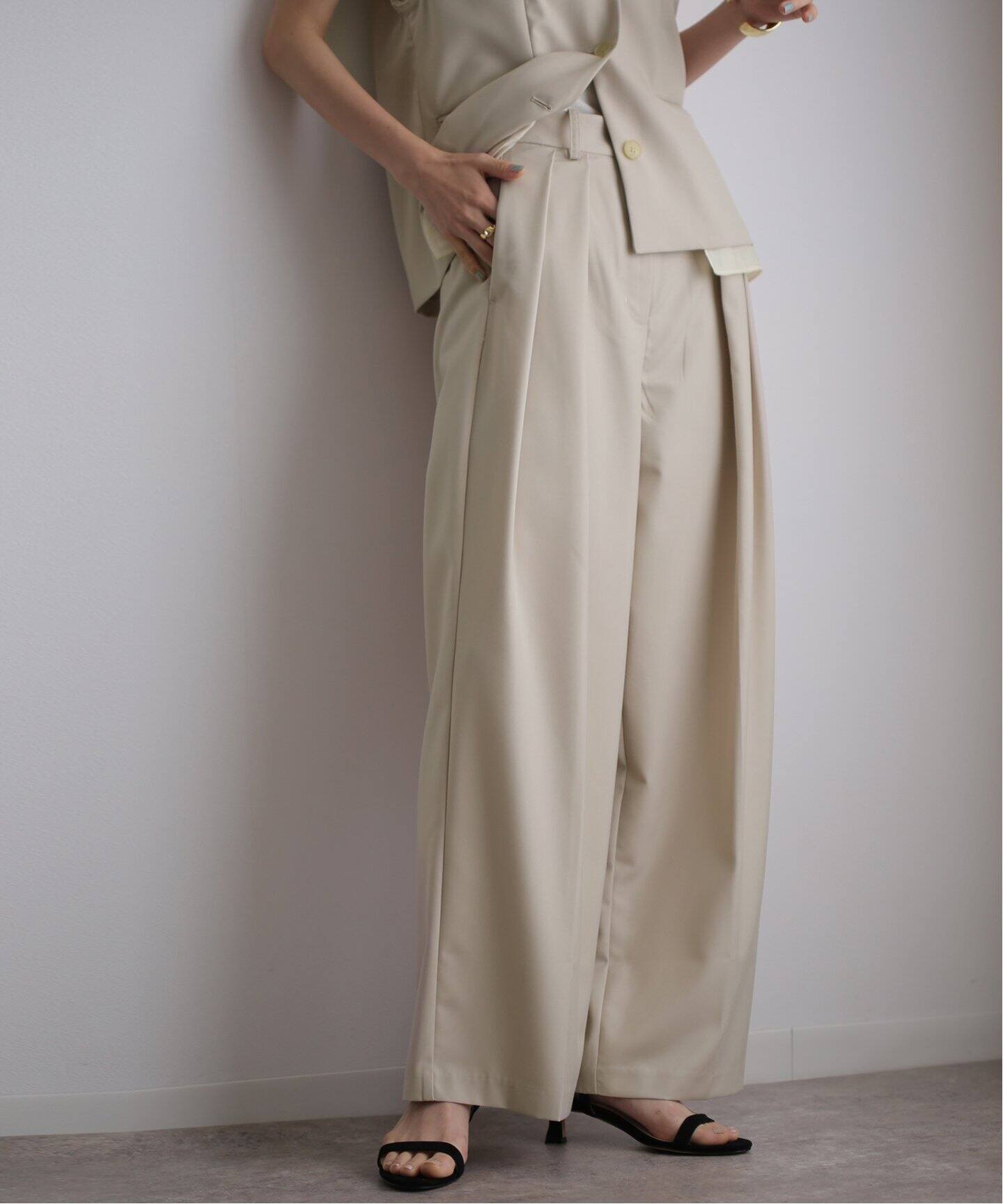 anuke Tuck Twill Pants 62410705（スラックス）｜BOICE FROM