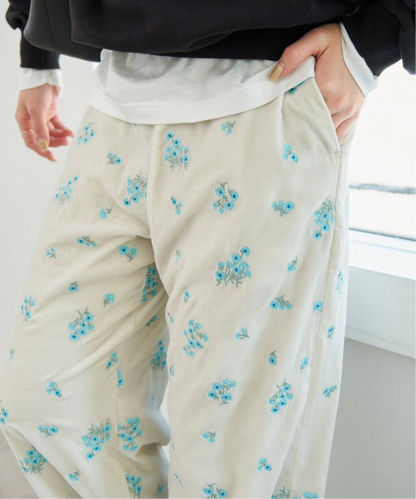 ブーケエンブロイダリーストレートパンツ（スラックス）｜Spick and 