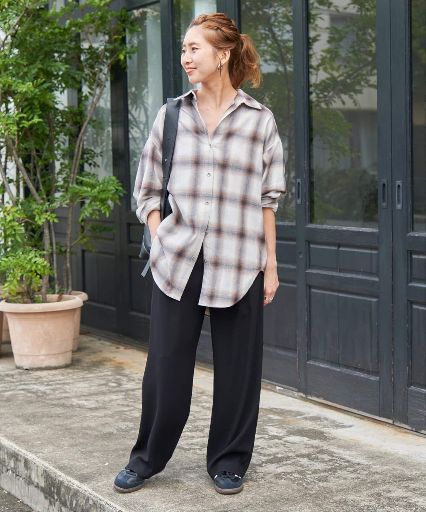 シルキードレープタックストレートパンツ（スラックス）｜Spick and