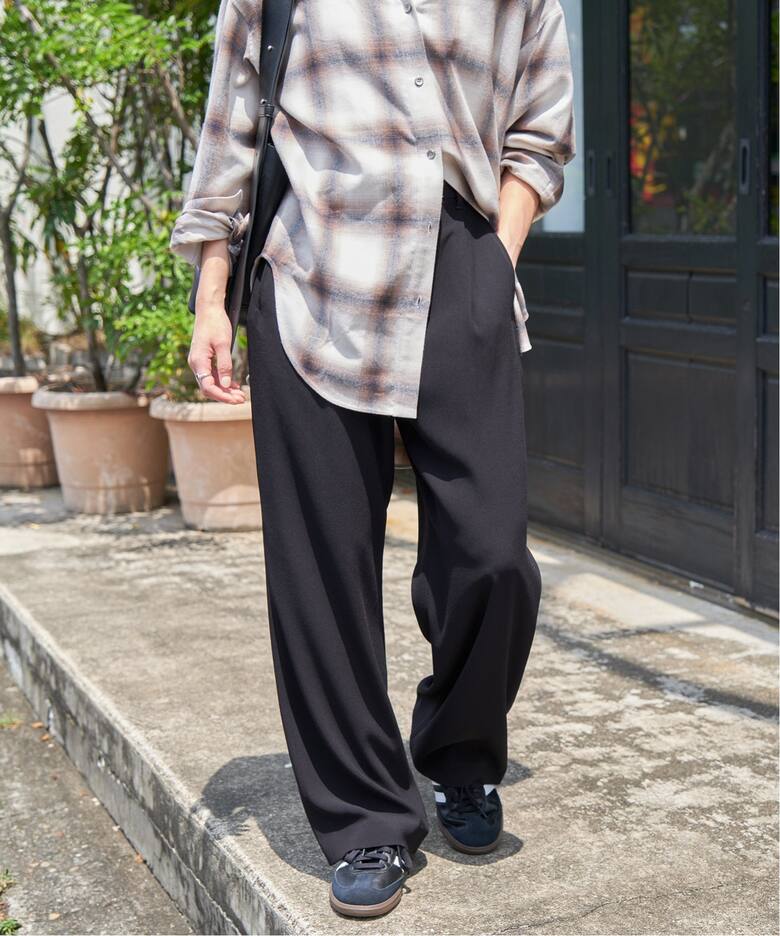 シルキードレープタックストレートパンツ（スラックス）｜Spick and 