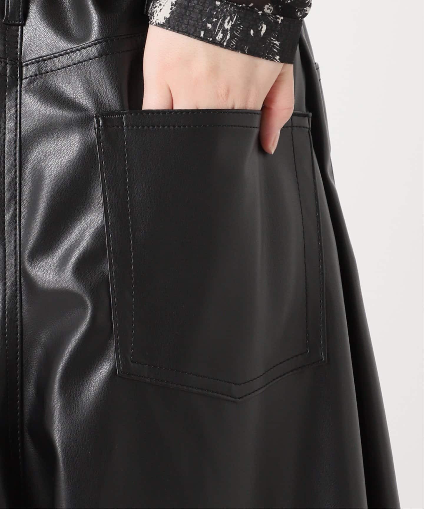 フェイクレザースカートパンツ（その他パンツ）｜HARDY NOIR