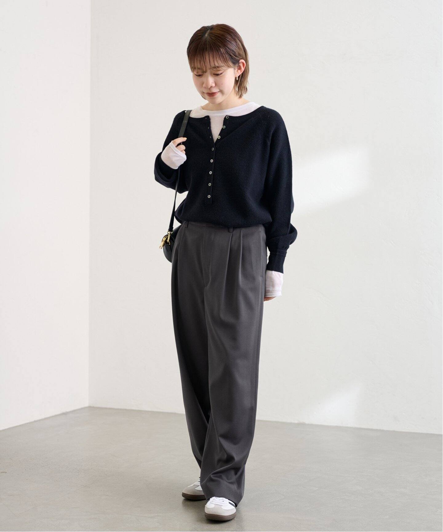 ウールMIXタックワイドテーパードパンツ（スラックス）｜FRAMeWORK  