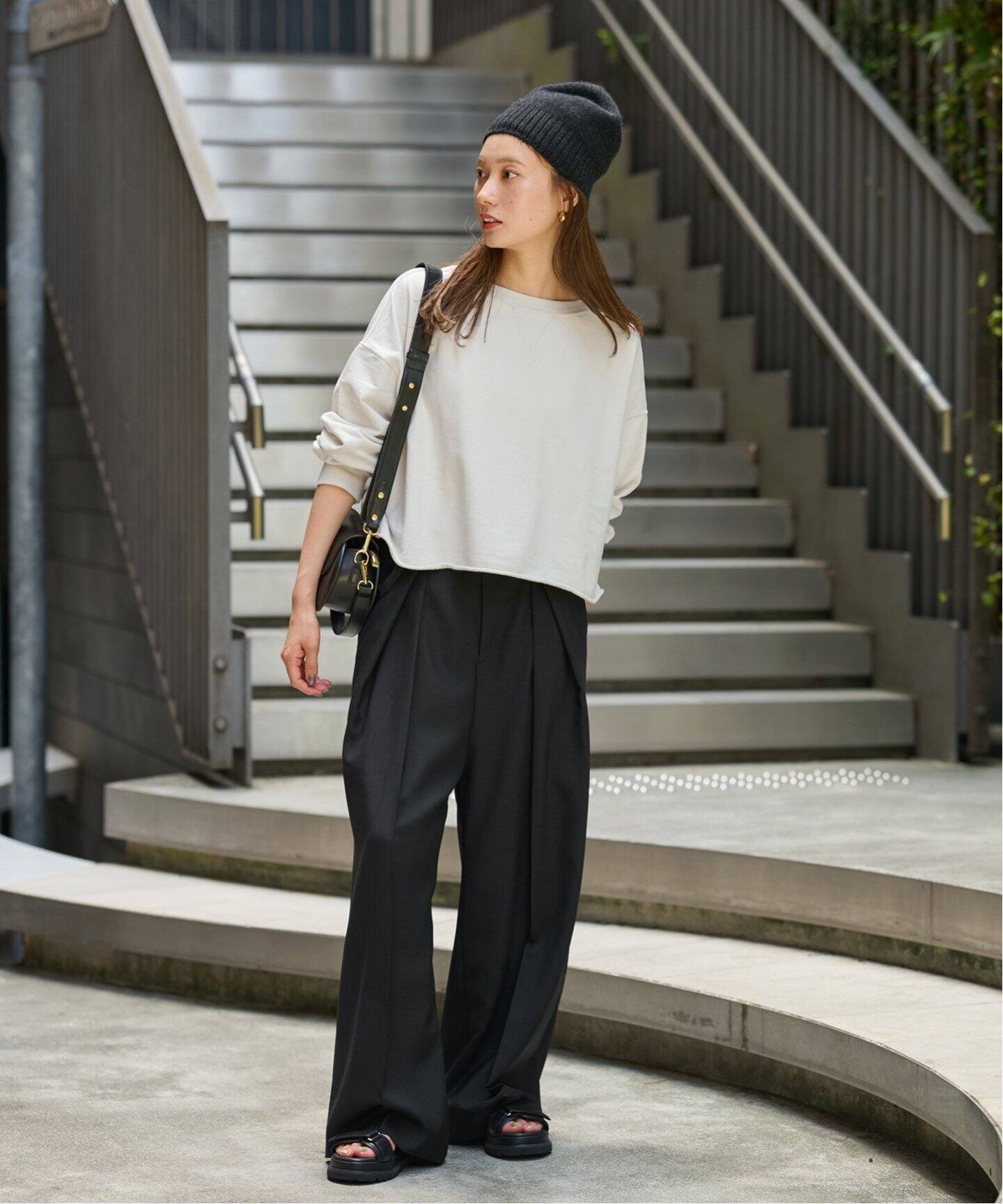 ライトTWタックサスペンダーパンツ（スラックス）｜FRAMeWORK  