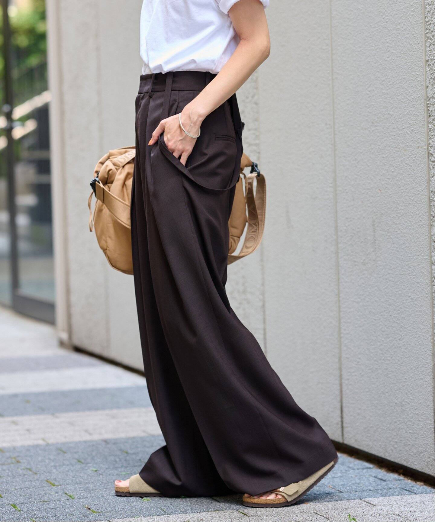 ライトTWタックサスペンダーパンツ（スラックス）｜FRAMeWORK  