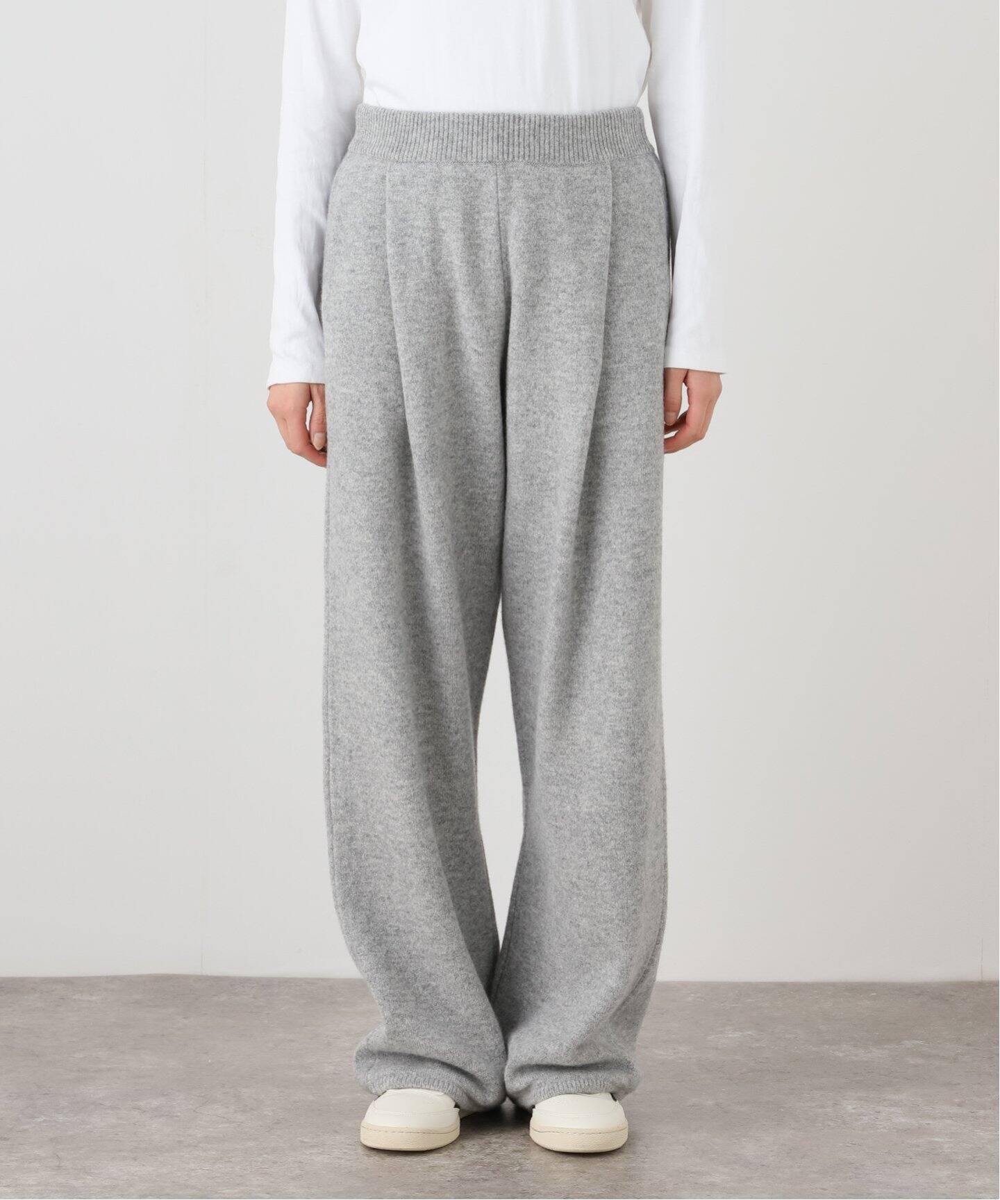 ATON/エイトン WOOL CASHMERESHILK TUCED STRAIGHT パンツ（スラックス 