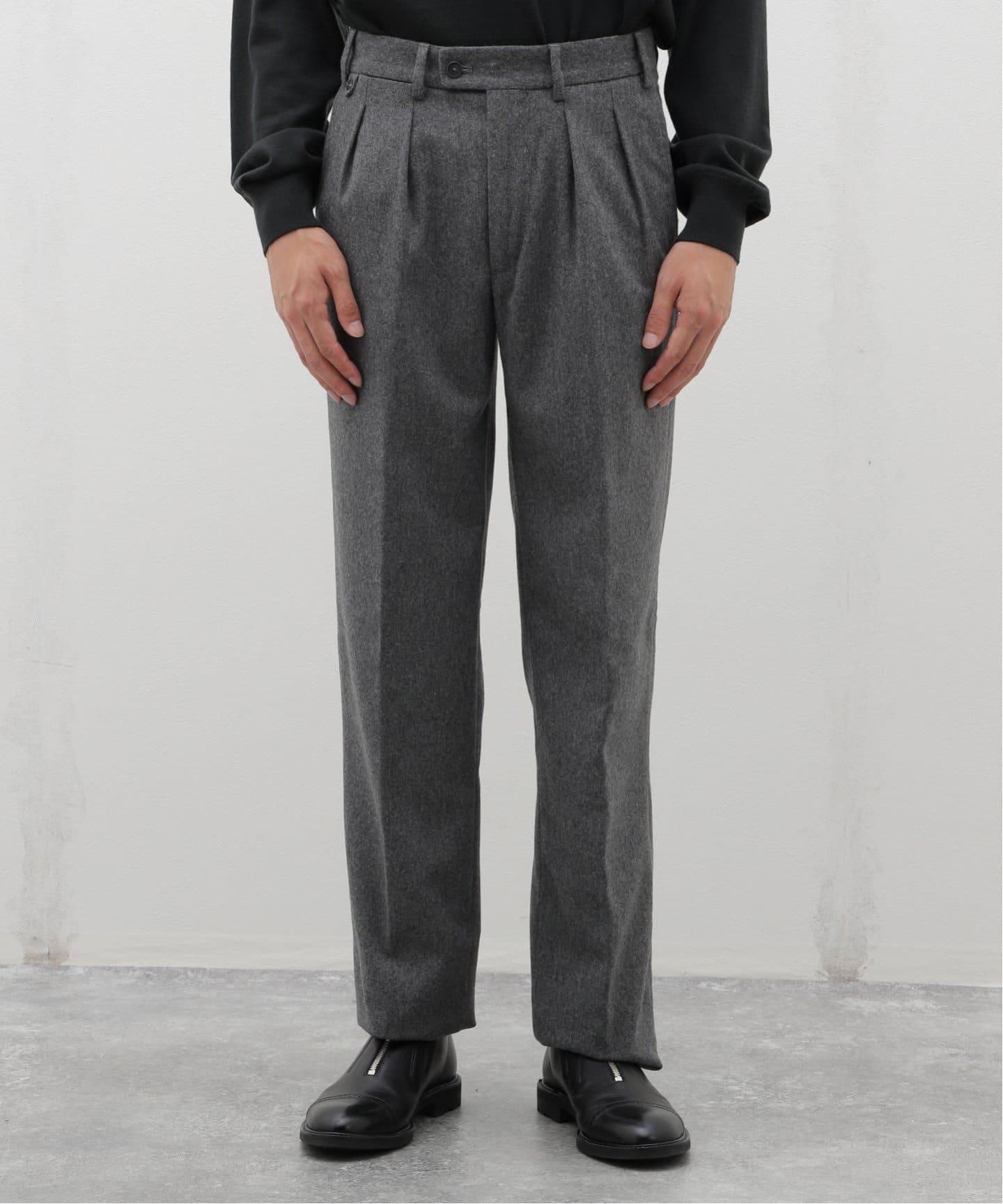 【未使用】ZINS BAC J スラックス 40/30 グレー BERNARD ZINS（ベルナルドザンス）の「ATELIER ZINS(アトリエ