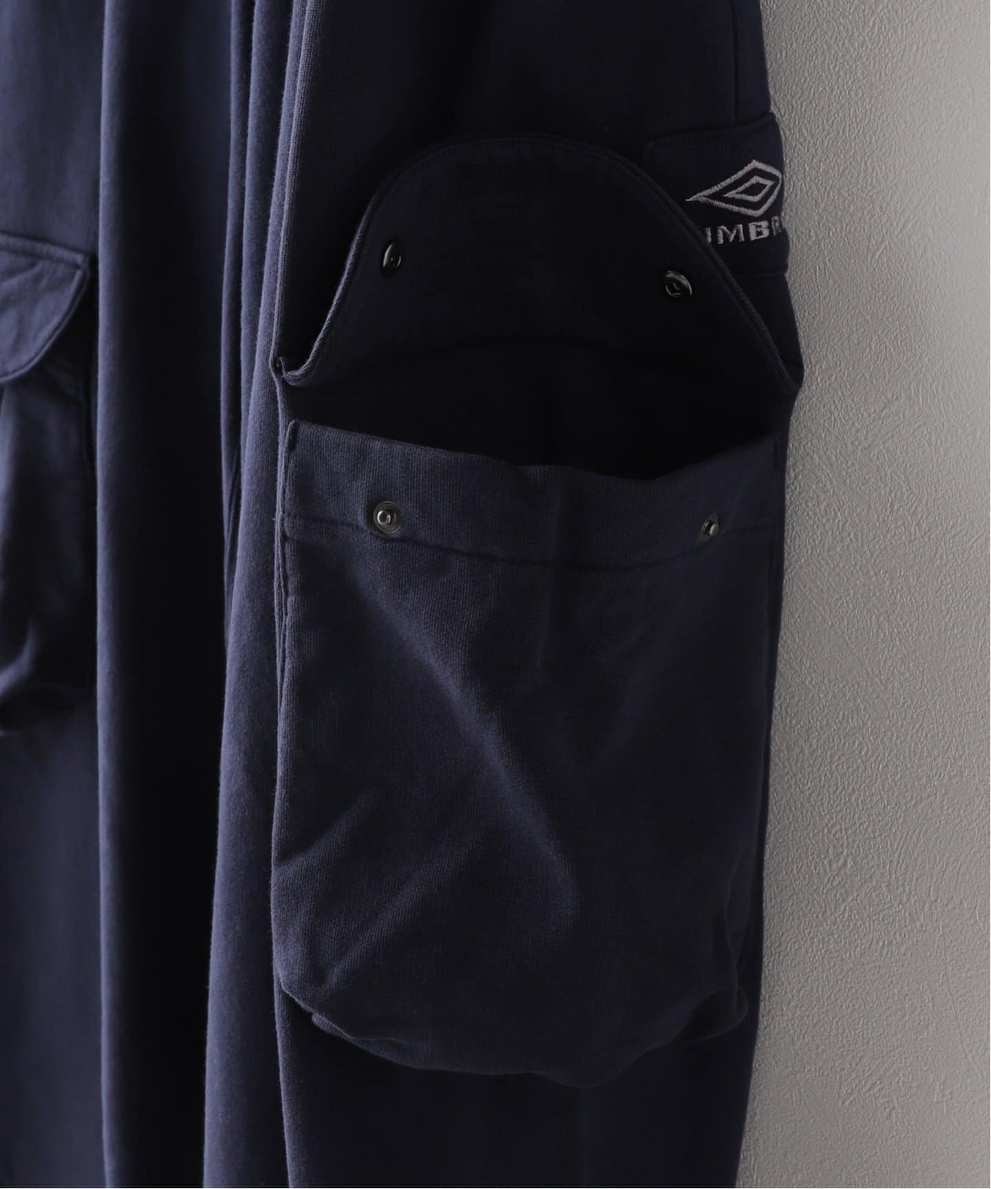 UMBRO / アンブロ × PARANOID / パラノイド】BALLON SWEAT CARGO