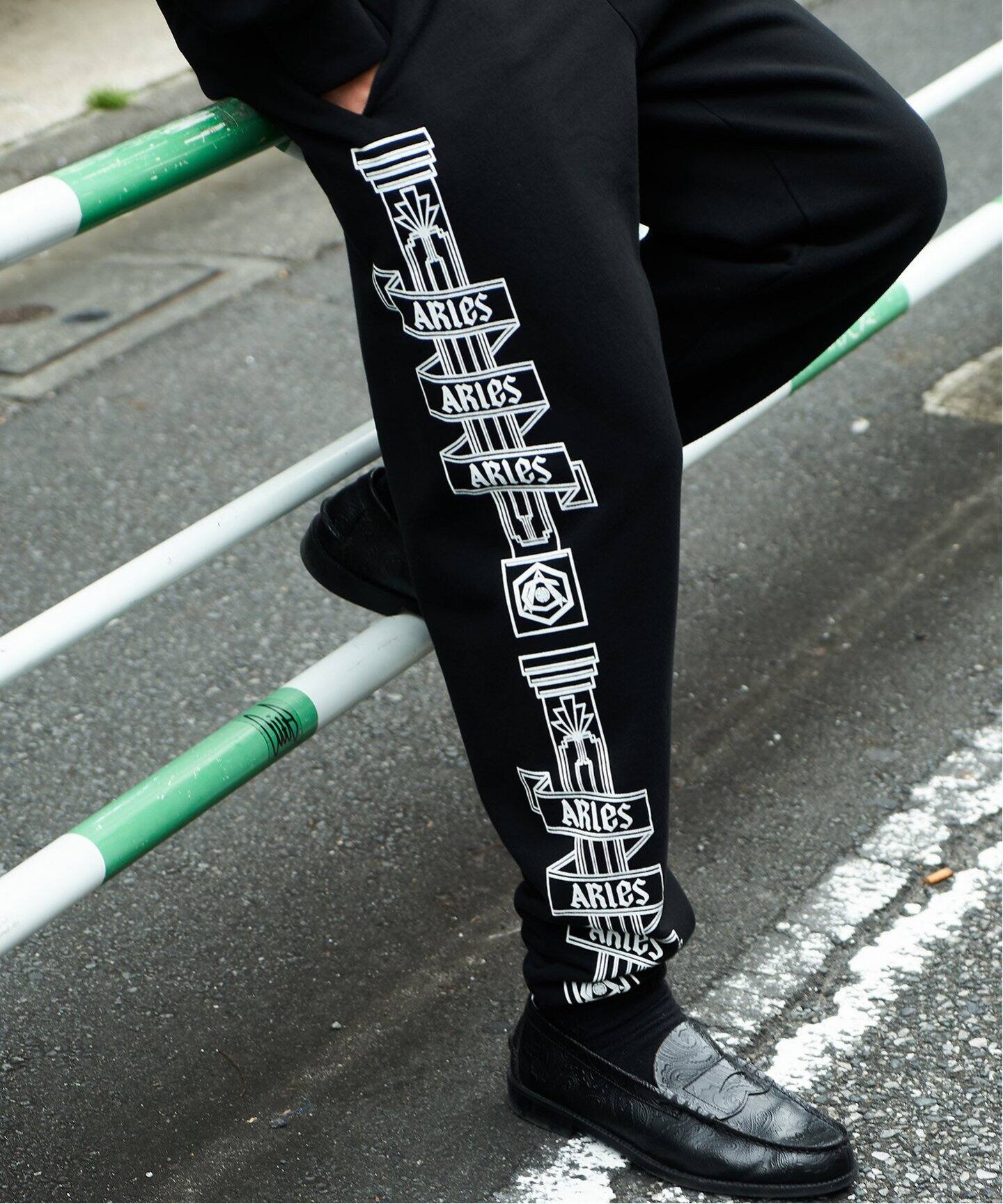 ARIES × ARSENAL】COLUMN SWEATPANT（スウェットパンツ）｜PULP 