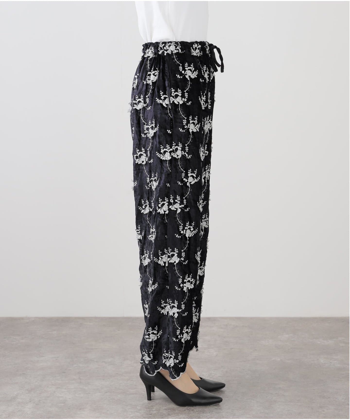 crinkle crinkle crinkle】 velvet 3D embroidery pants（その他パンツ
