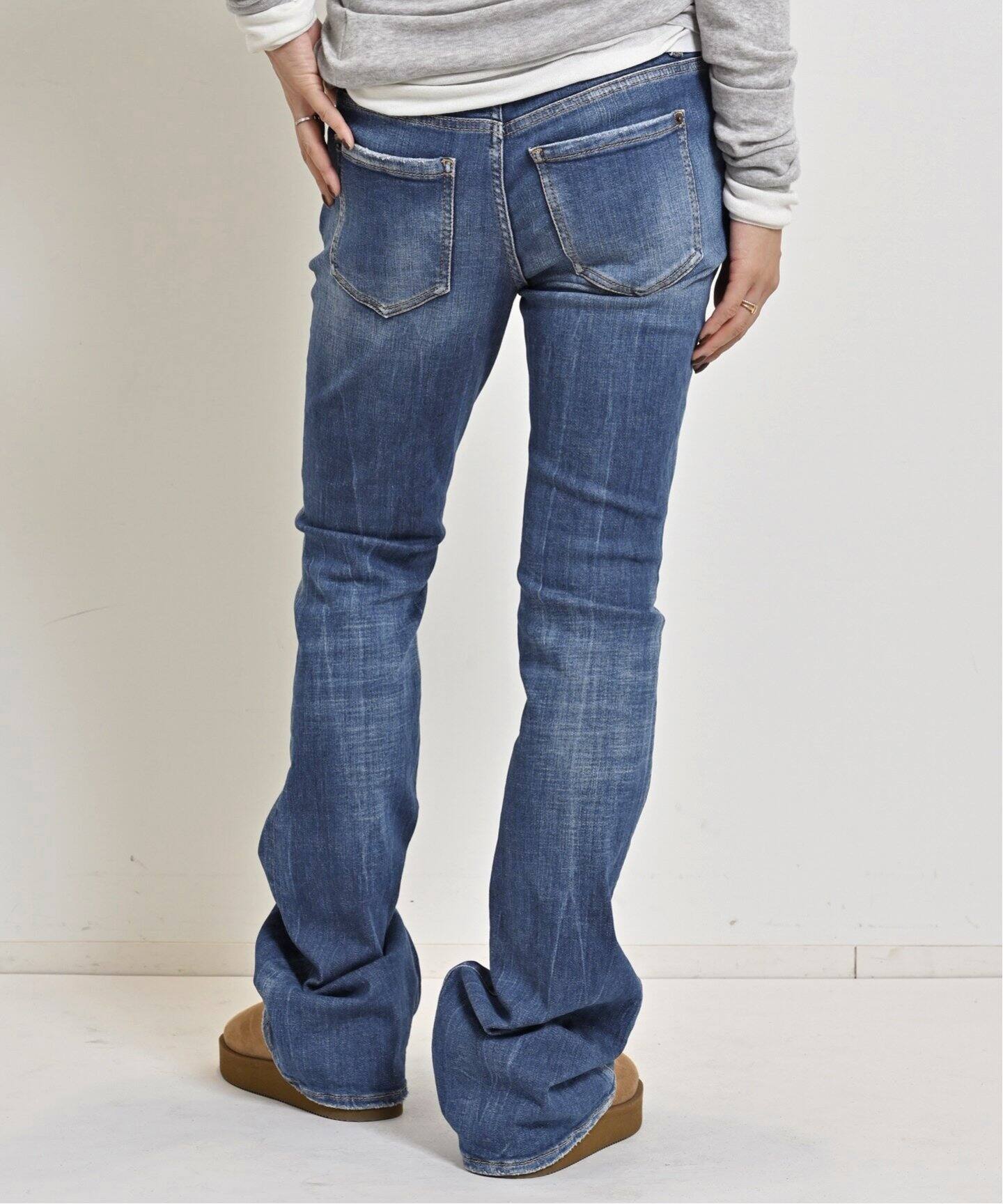 DSQUARED2/ディースクエアード】 Medium Waist Flare Jean（デニム 
