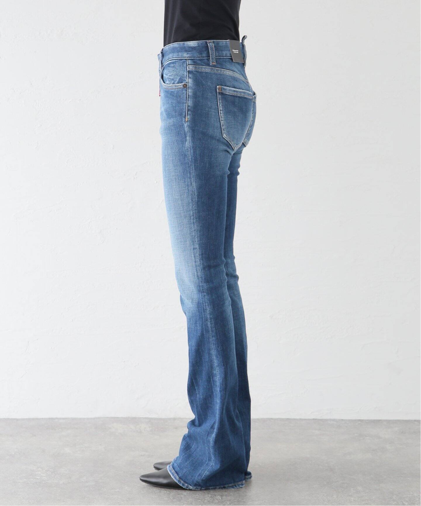 DSQUARED2/ディースクエアード】 Medium Waist Flare Jean（デニム 