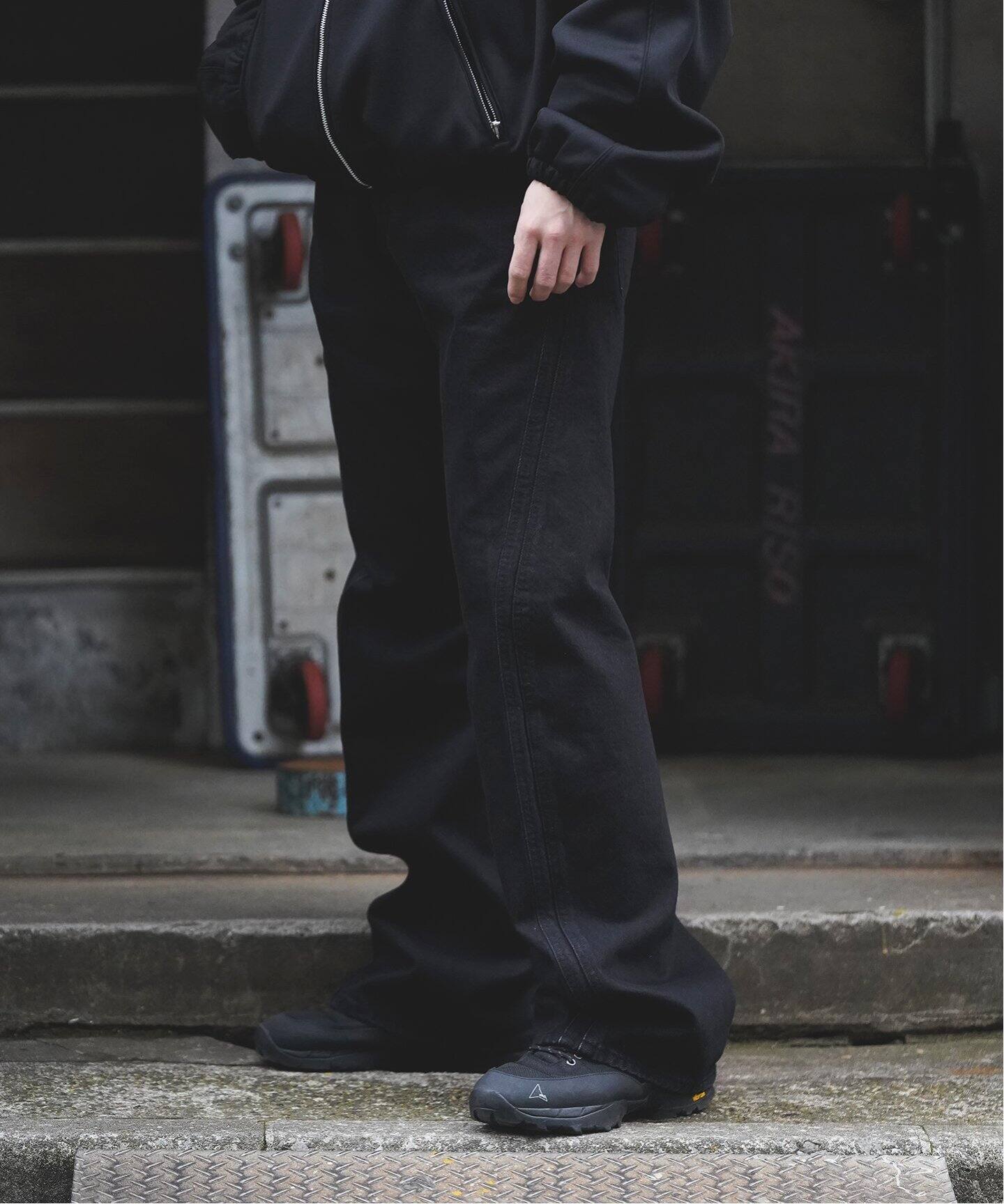 NVRFRGT / ネヴァーフォーゲット】3D TWISTED JEANS（デニムパンツ  