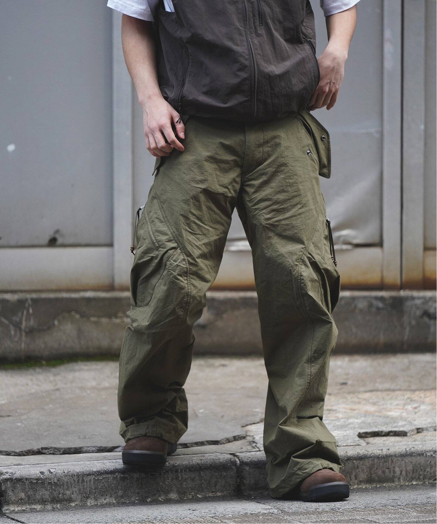NVRFRGT / ネヴァーフォーゲット】3D TWISTED CARGO PANTS（カーゴ  