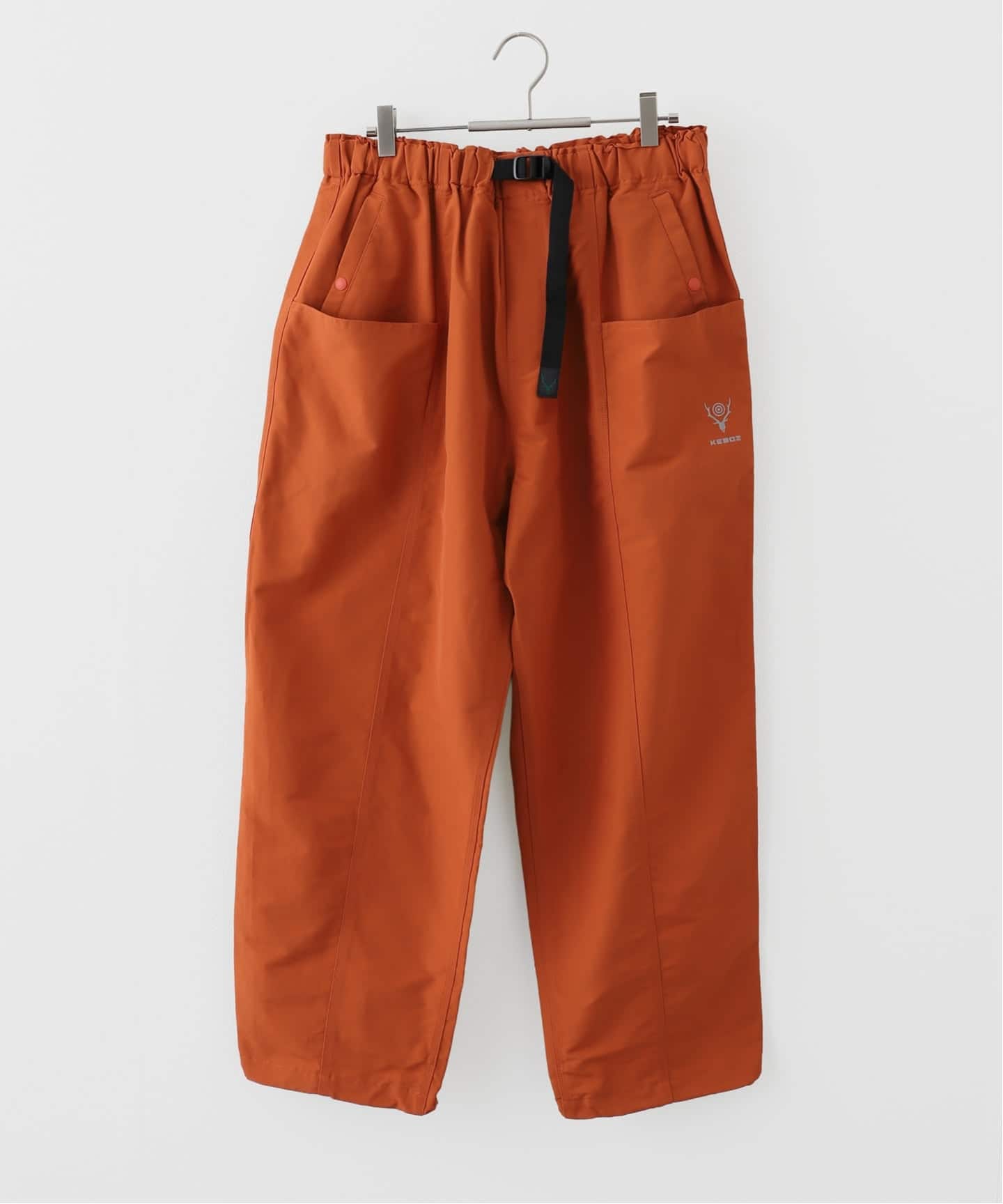 KEBOZ SOUTH2 WEST8 x KEBOZ Belted C. S.（スラックス）｜B.C