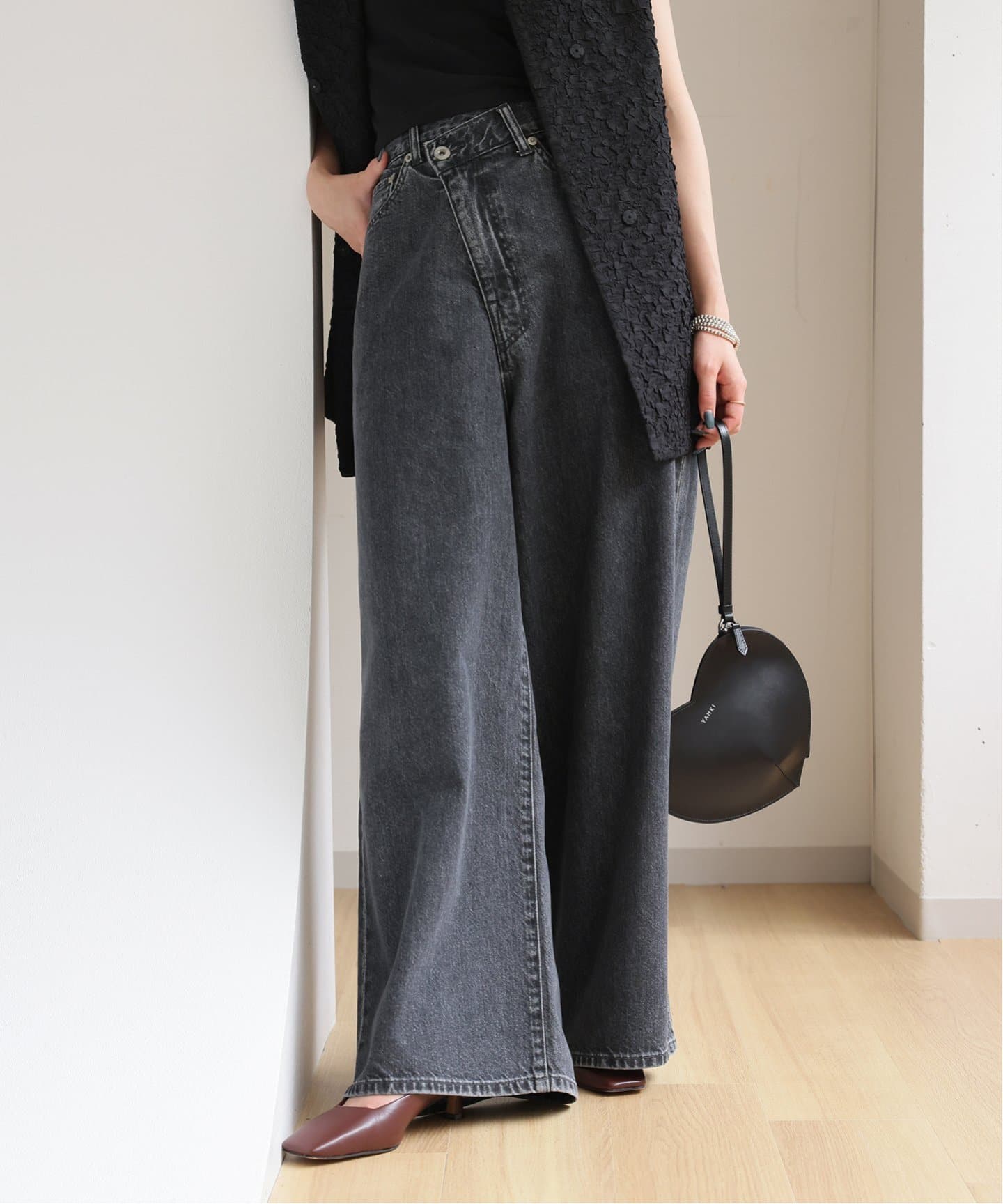 DENIMの可能性を広げる「ブラックデニム」と安心の「ブルー
